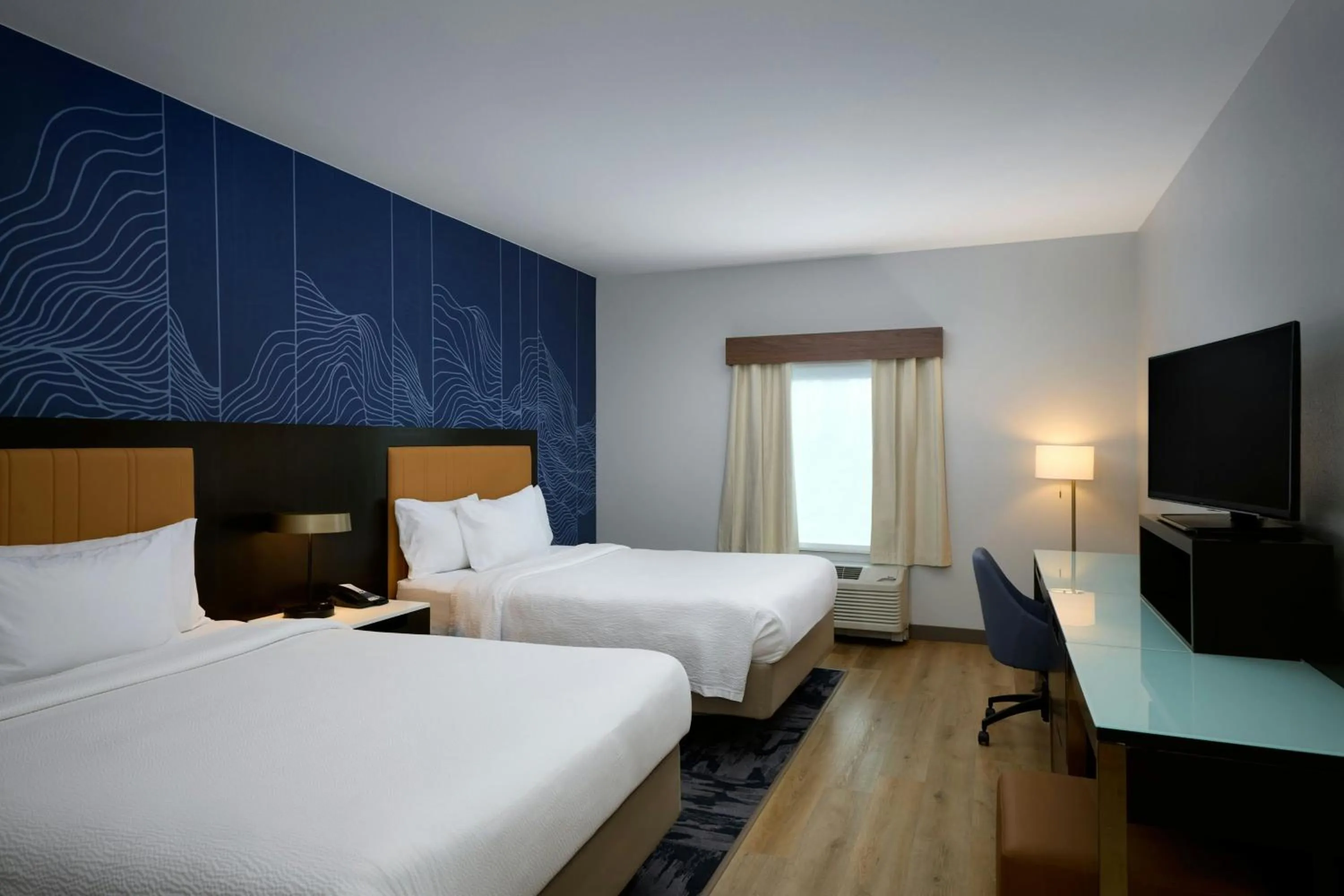 Photo of the whole room, Bed in Fairfield Inn & Suites by Marriott Denver Downtown