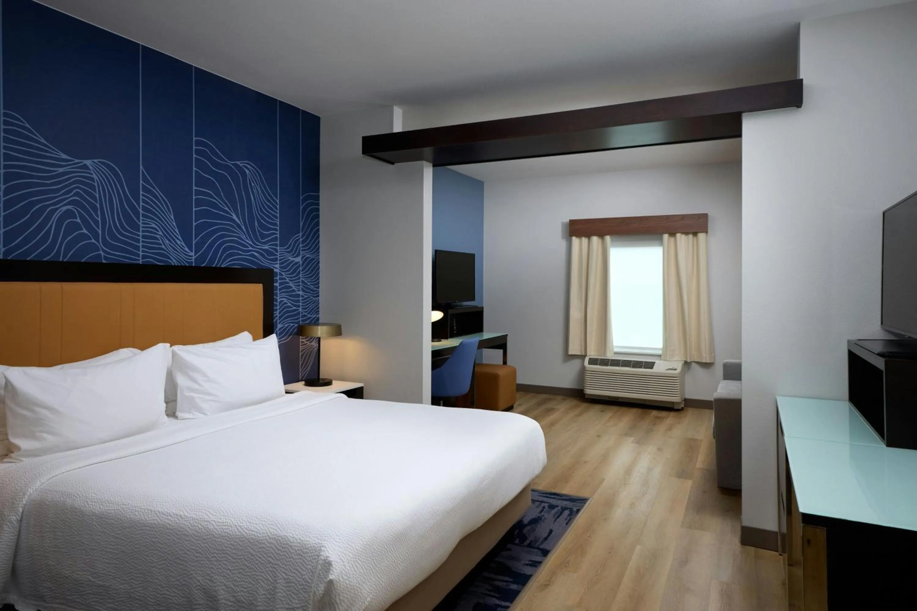 Photo of the whole room, Bed in Fairfield Inn & Suites by Marriott Denver Downtown