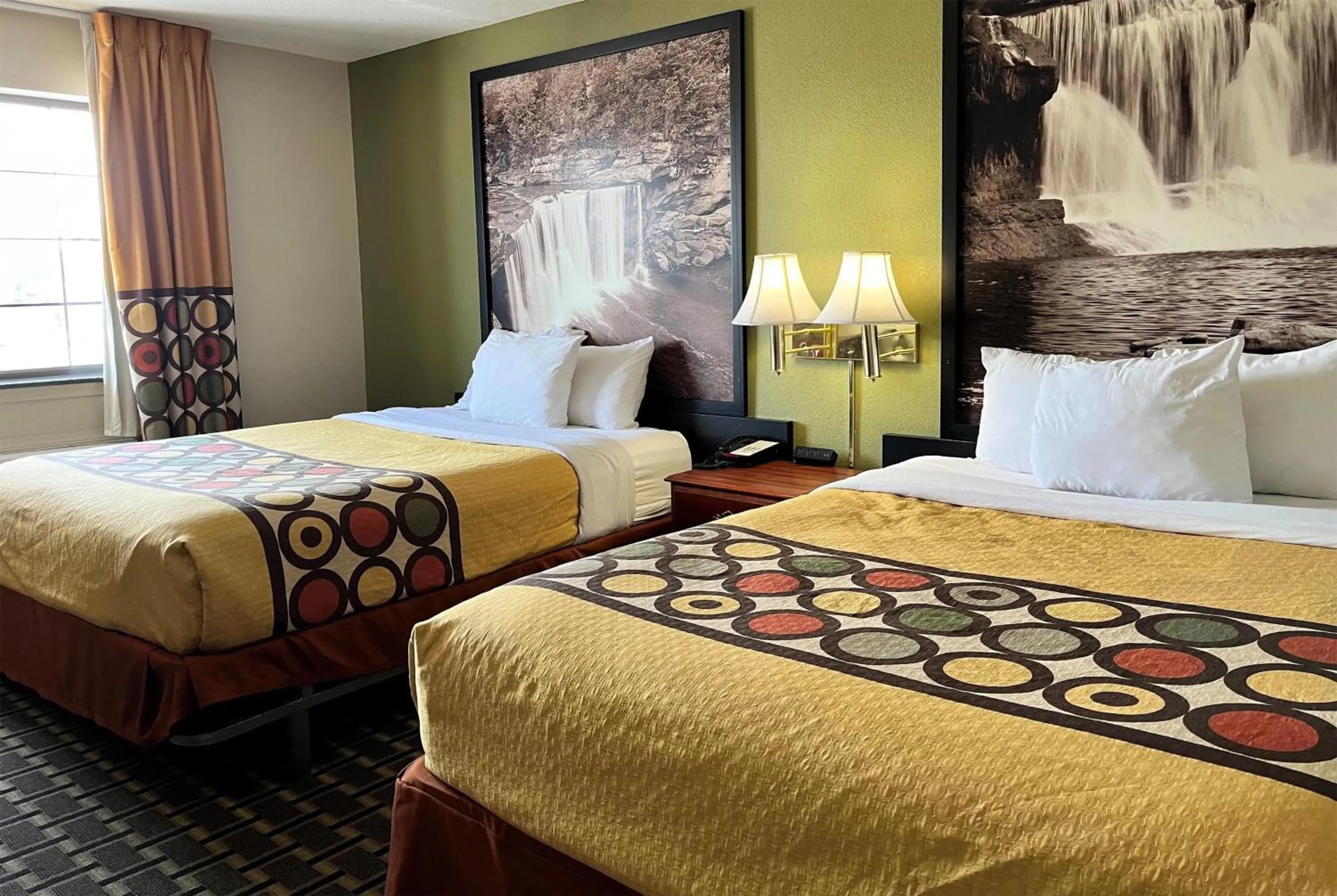 Photo of the whole room, Bed in Super 8 by Wyndham Madison IN