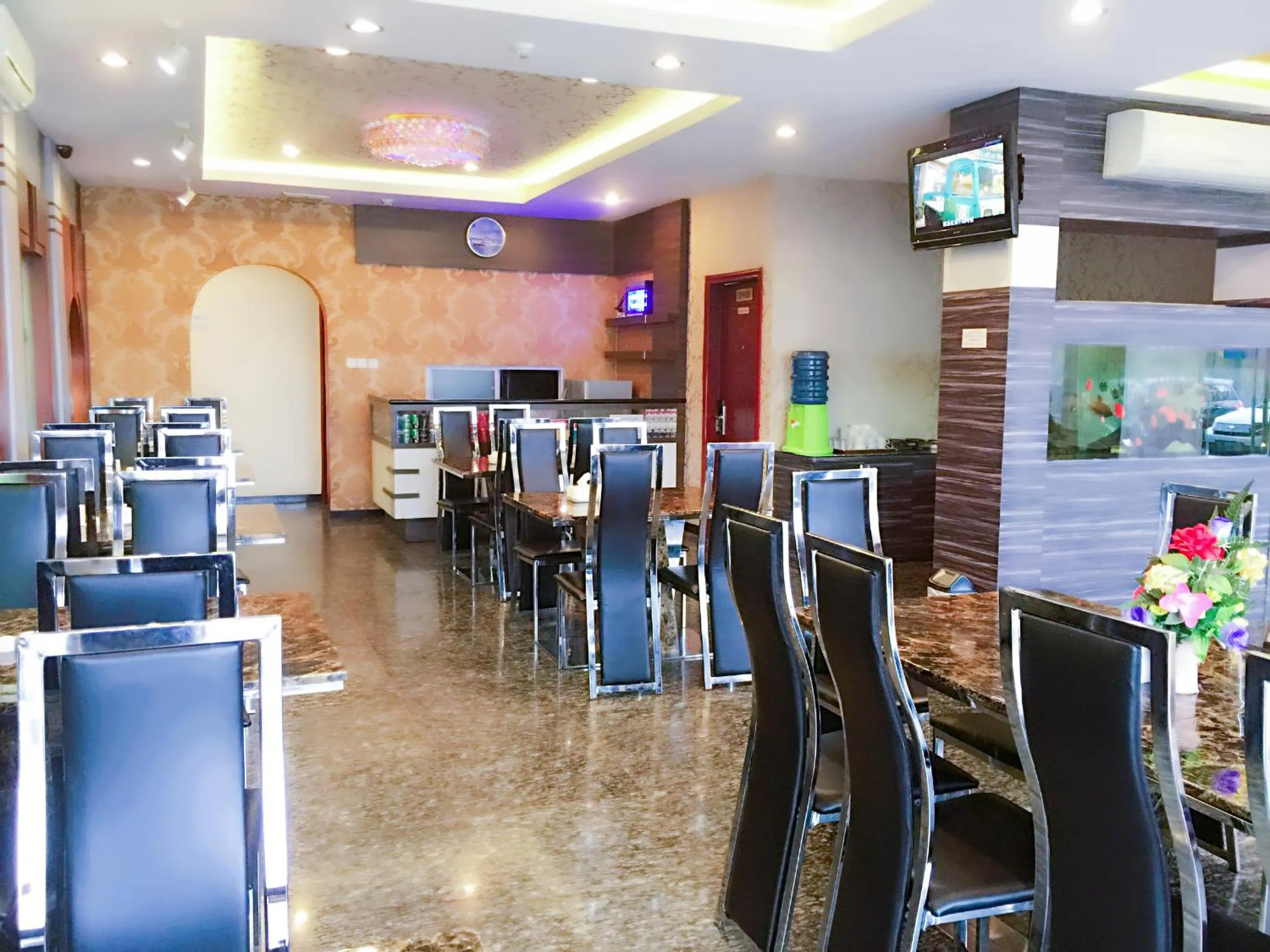 Restaurant/places to eat in De Best Hotel