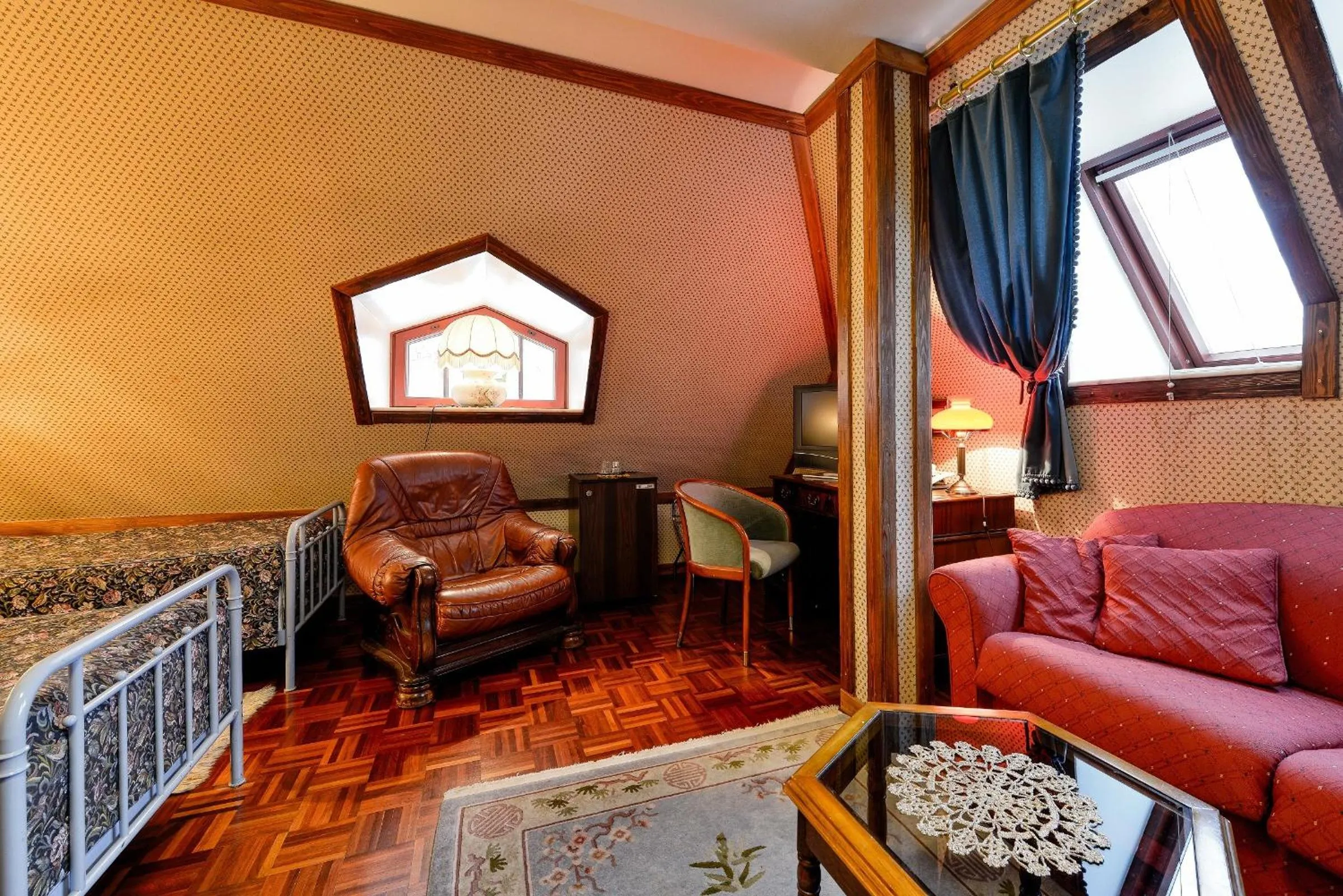 Seating area, Bed in Park Hotel Turku