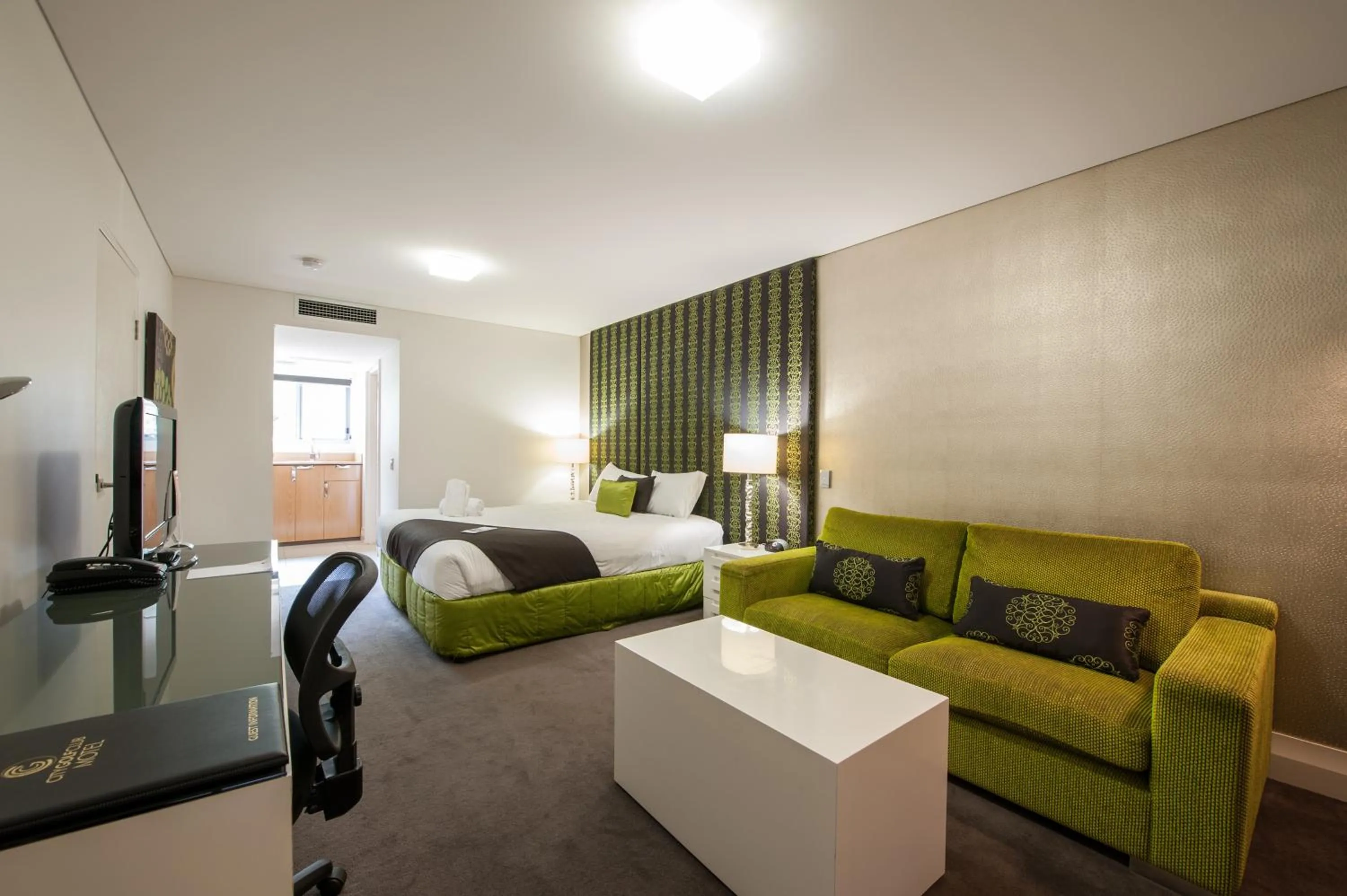 Day in City Golf Club Motel