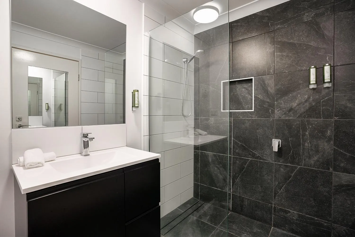 Shower in City Golf Club Motel