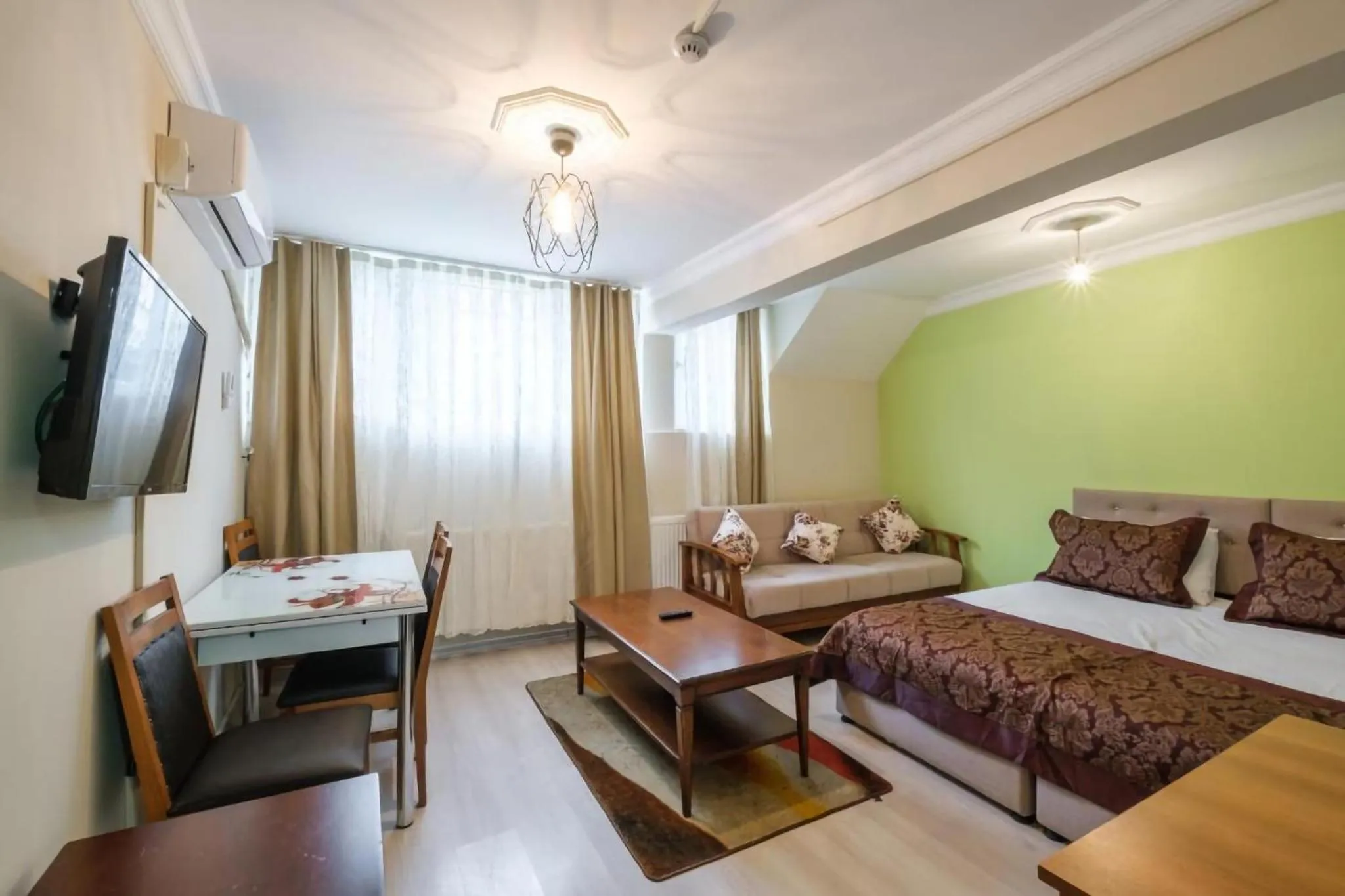 Communal lounge/ TV room, Bed in HagiaSophia Donat Suites