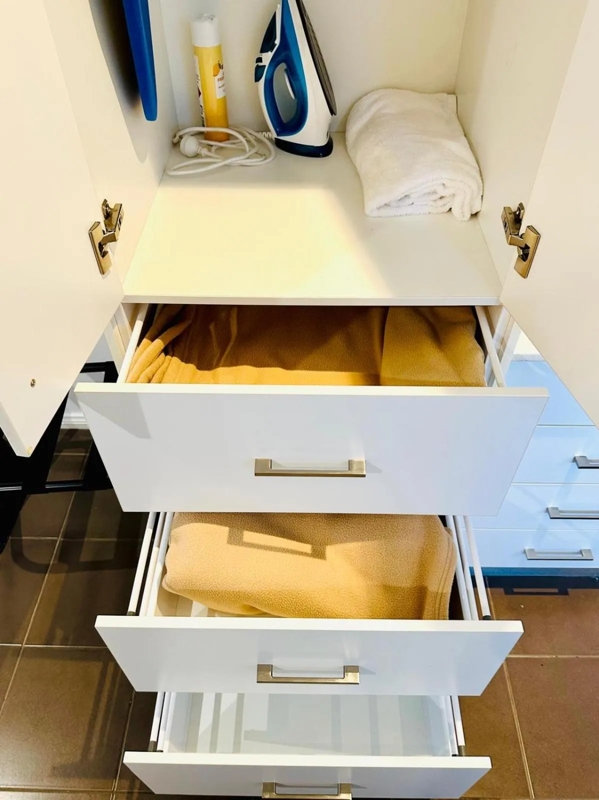 towels, Bed in Merivale Motel