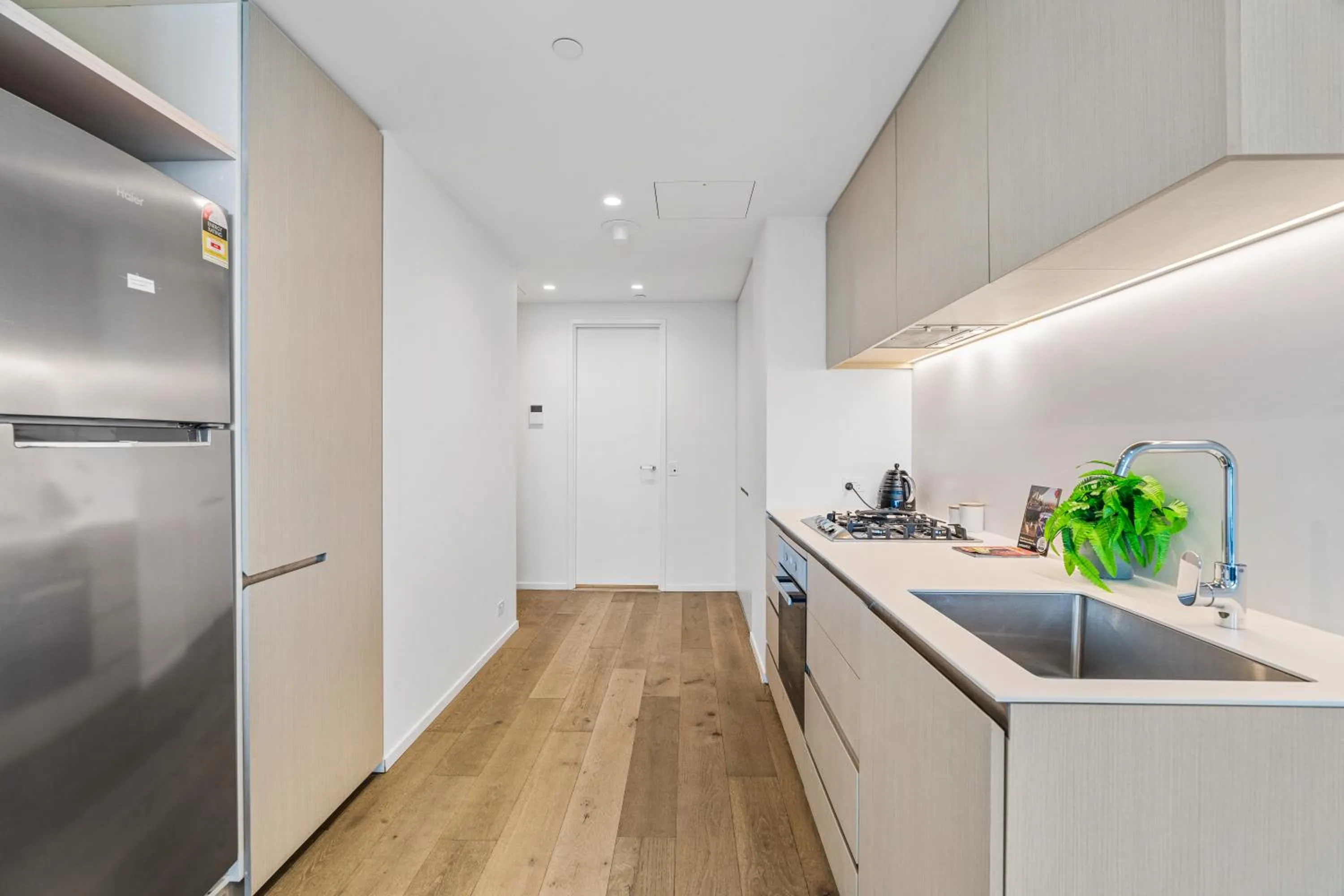 Kitchen or kitchenette in CLLIX Australia 108 Apartments