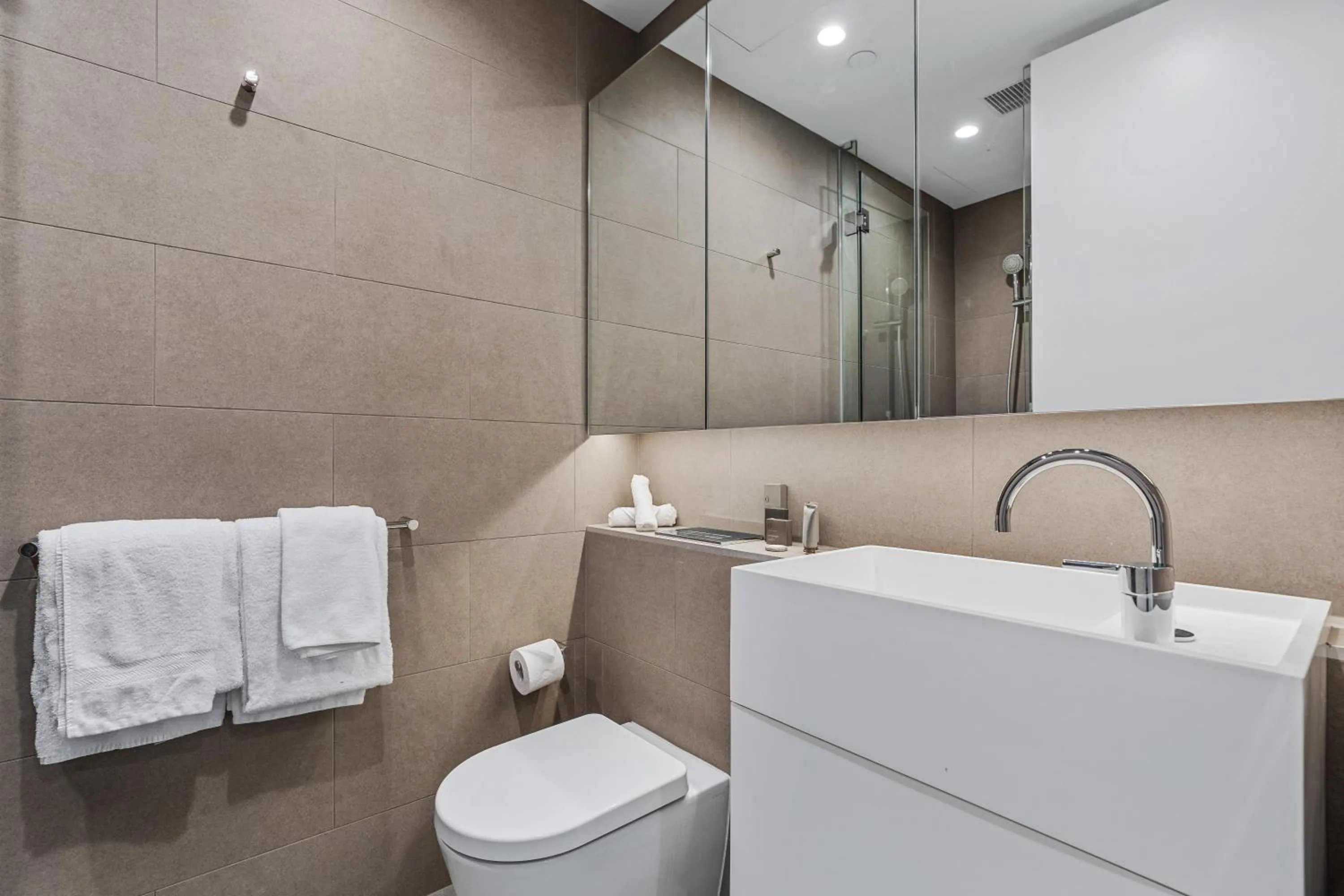 Shower in CLLIX Australia 108 Apartments