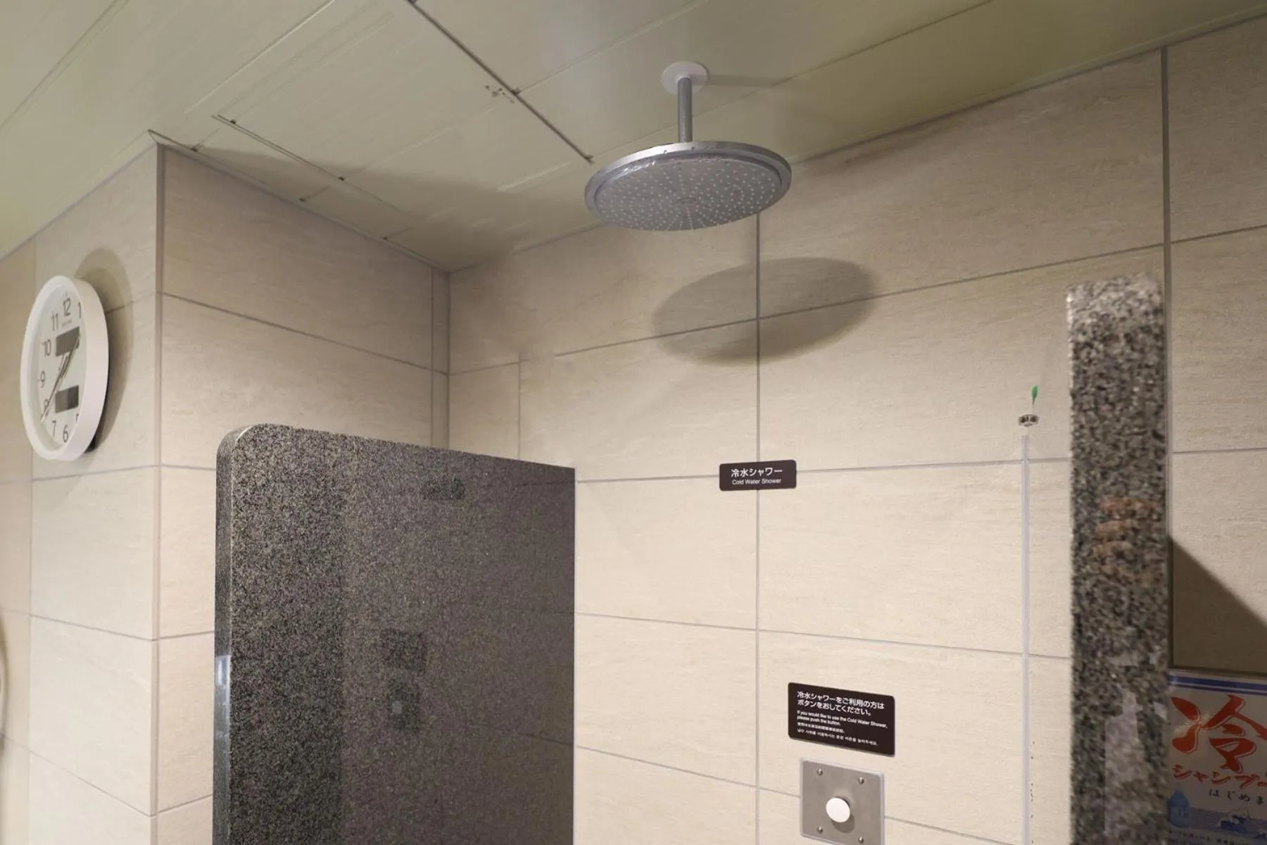 Shower in global cabin Yokohama Chinatown