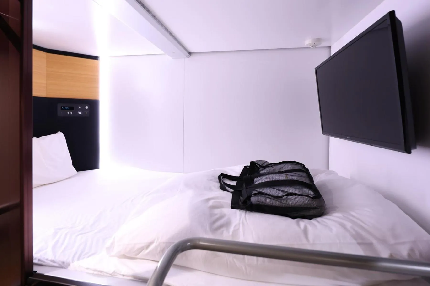 TV and multimedia, Bed in global cabin Yokohama Chinatown