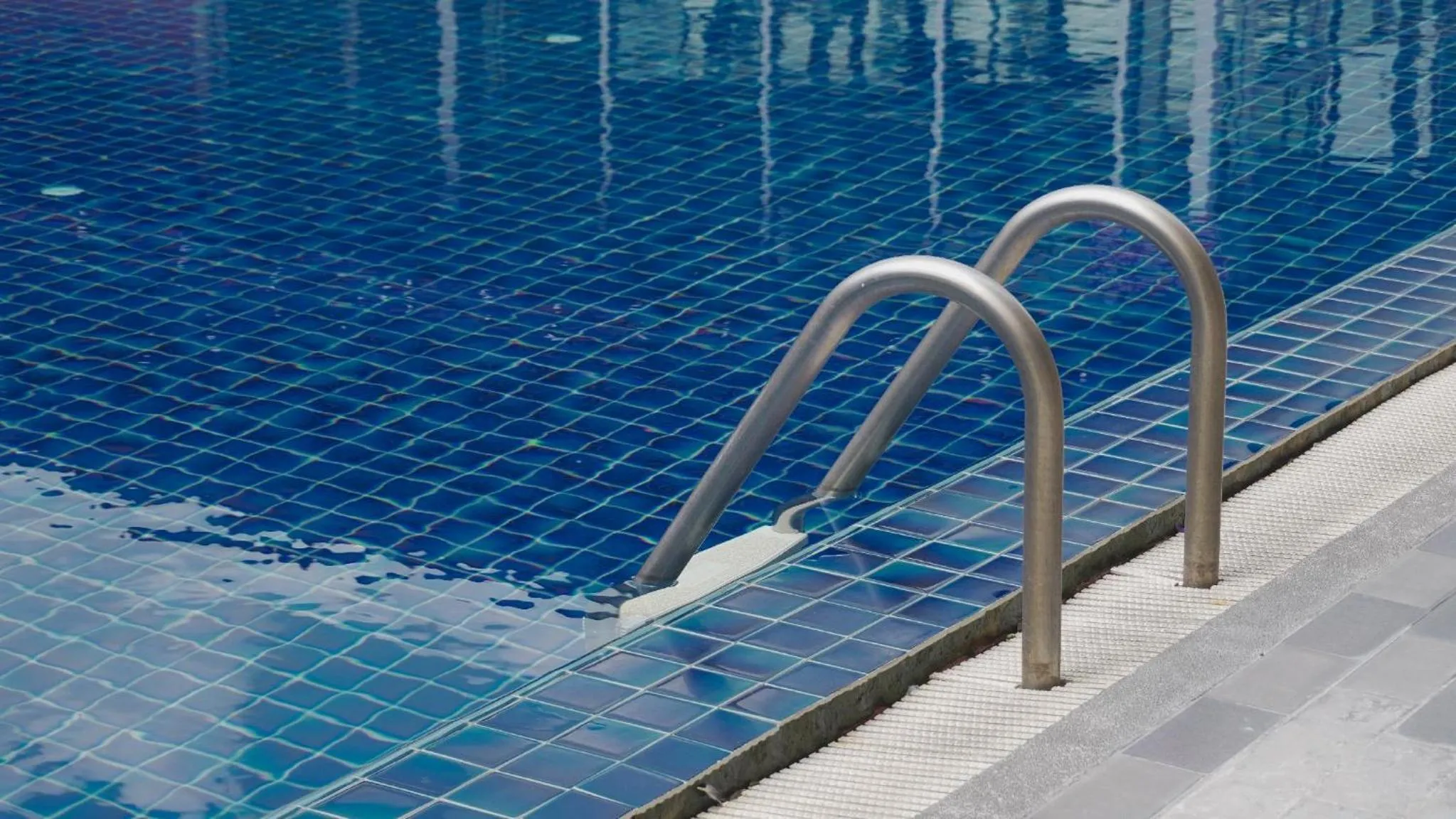 Swimming pool in Teja Hotel