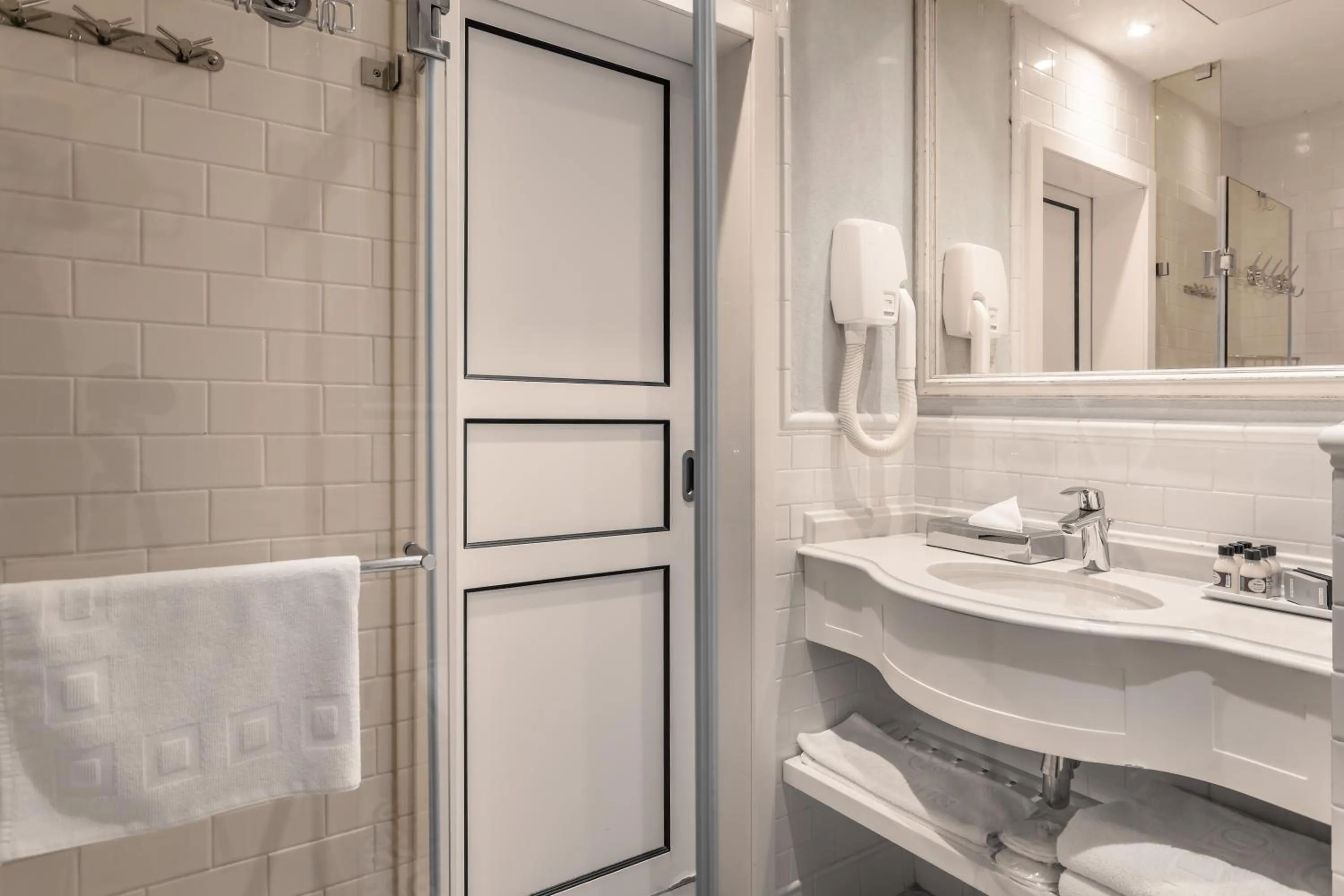 Bathroom in Edmond Luxury Hotel & Spa