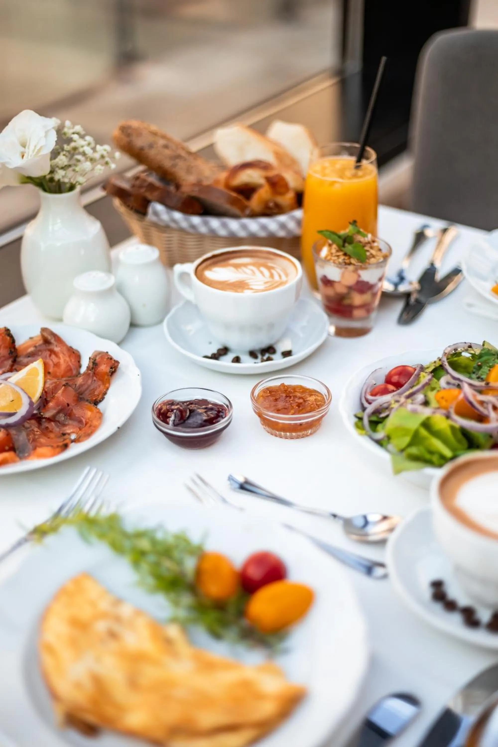 Food and drinks in Edmond Luxury Hotel & Spa