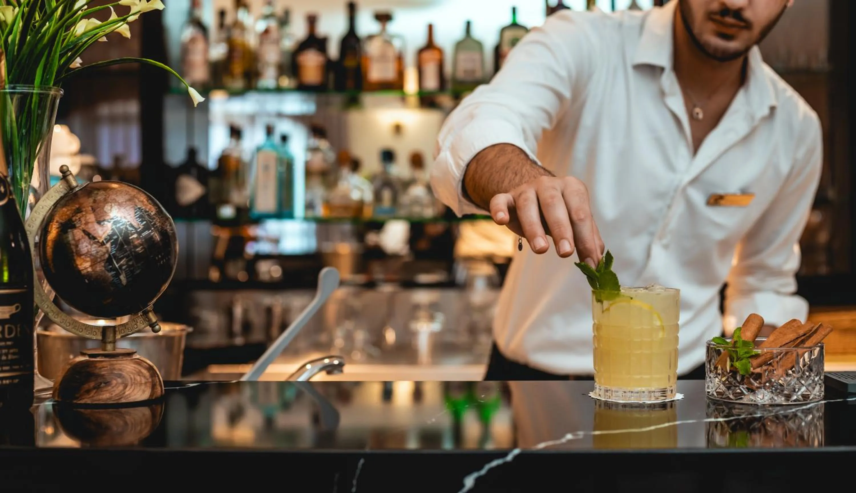 Lounge or bar in Edmond Luxury Hotel & Spa