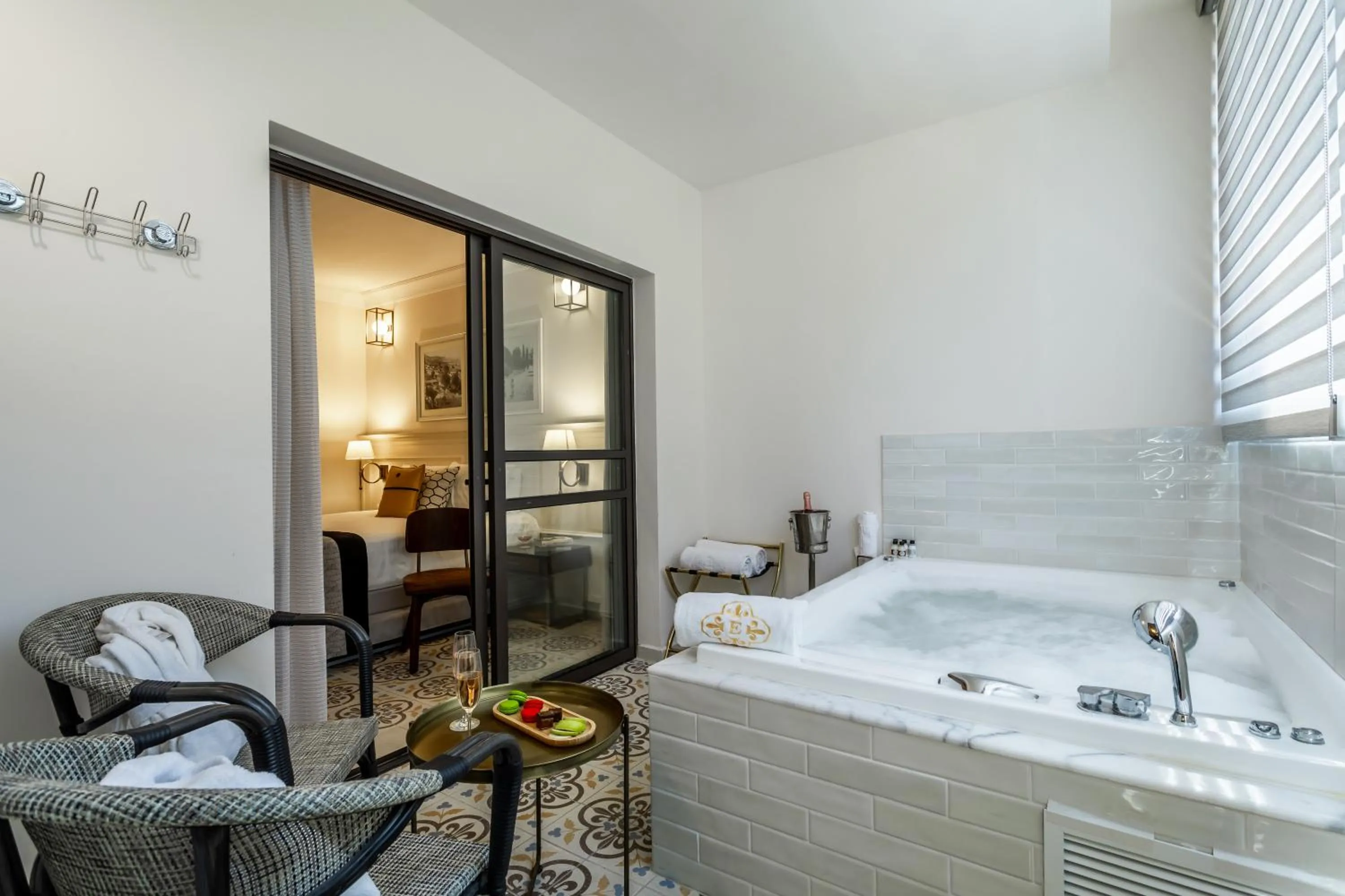 Hot Tub in Edmond Luxury Hotel & Spa