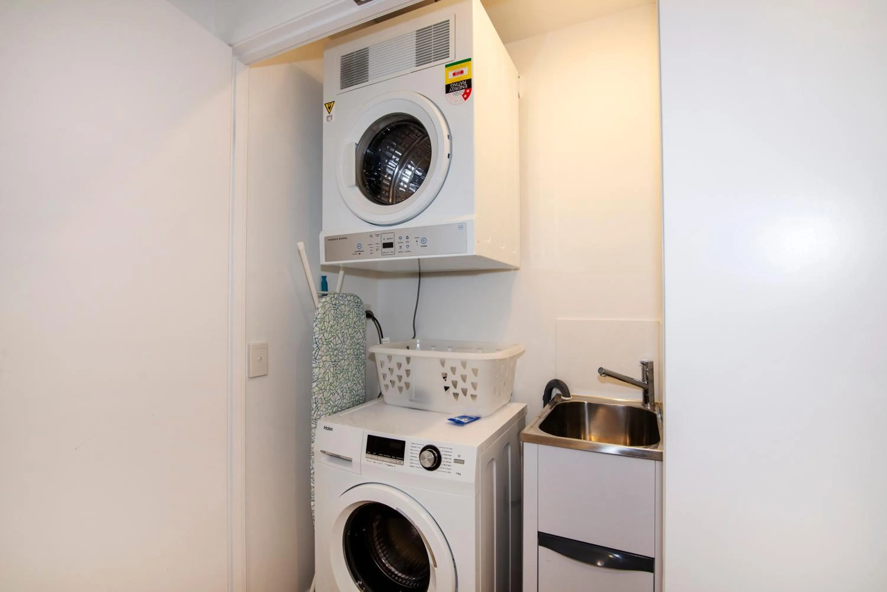 laundry in Hope Street Apartments by CLLIX