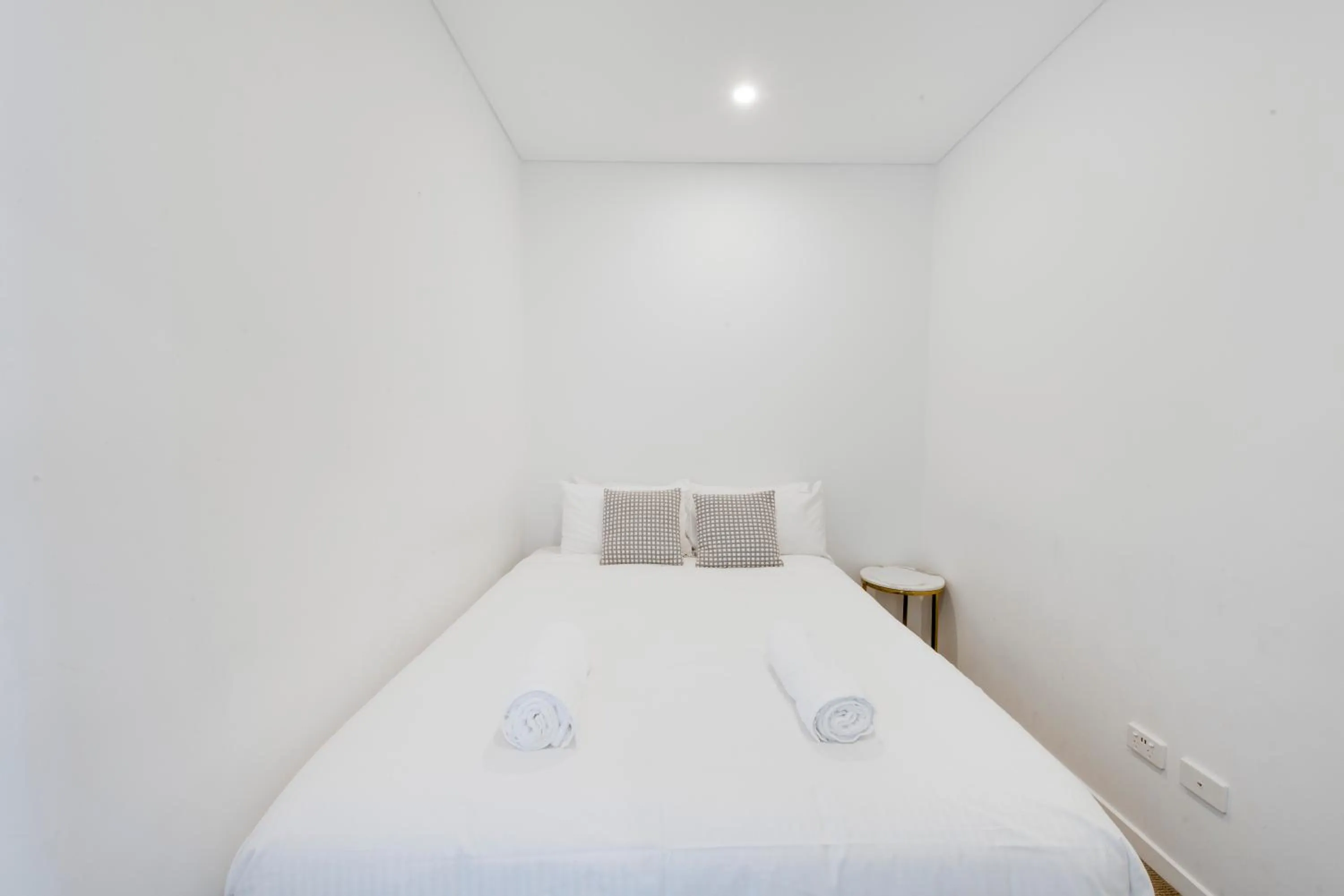 Bed in Hope Street Apartments by CLLIX