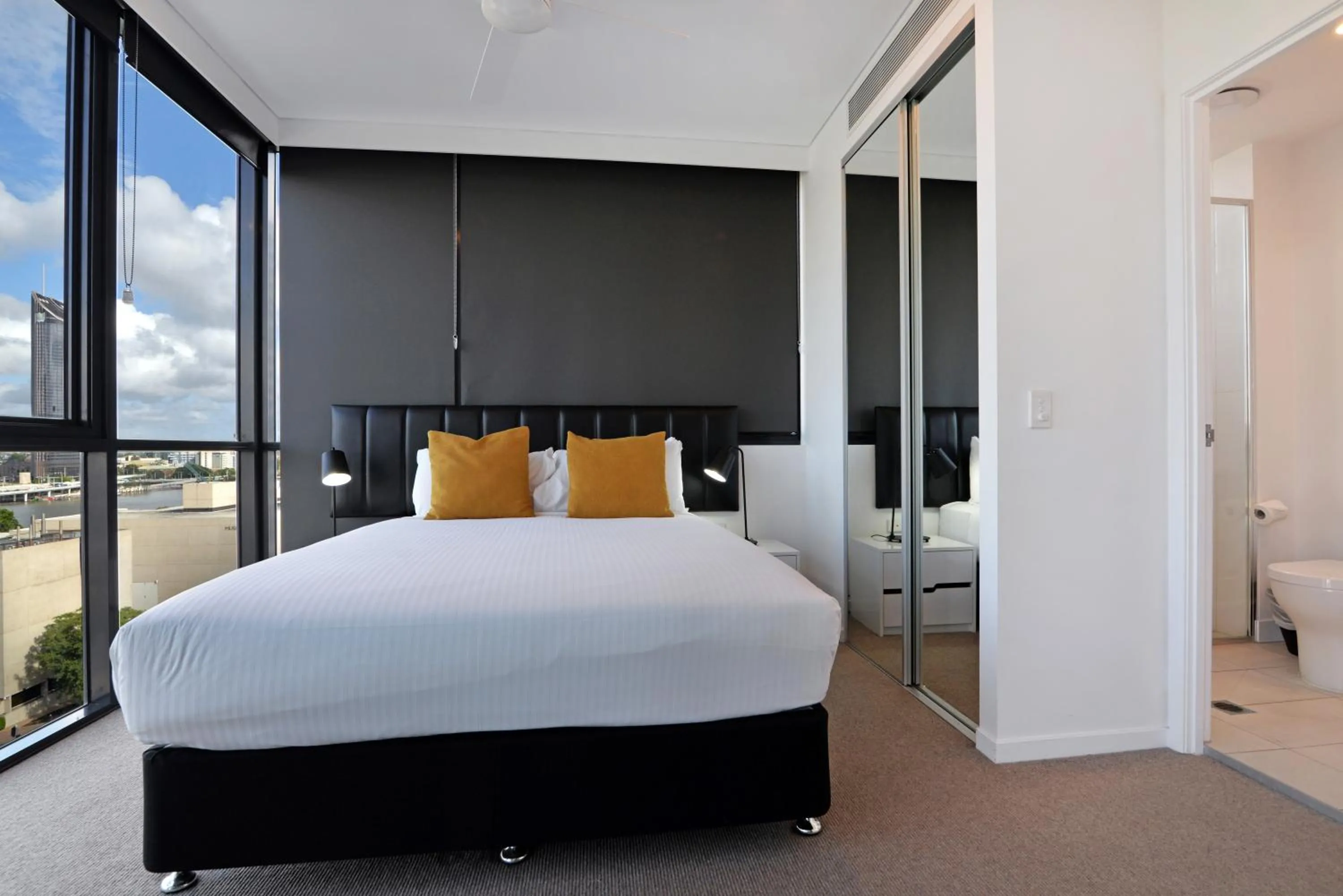 Photo of the whole room, Bed in Hope Street Apartments by CLLIX