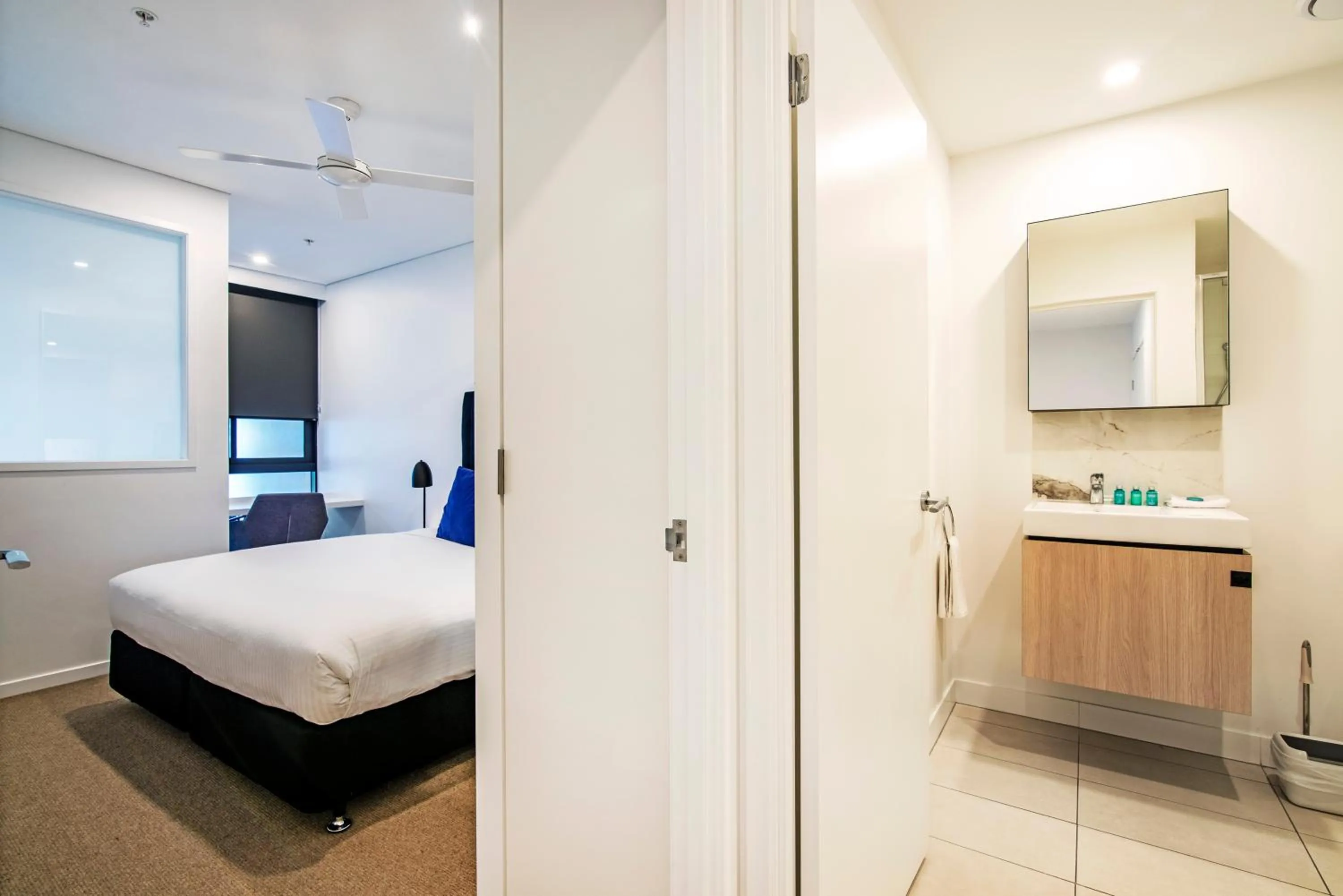 Bathroom, Bed in Hope Street Apartments by CLLIX