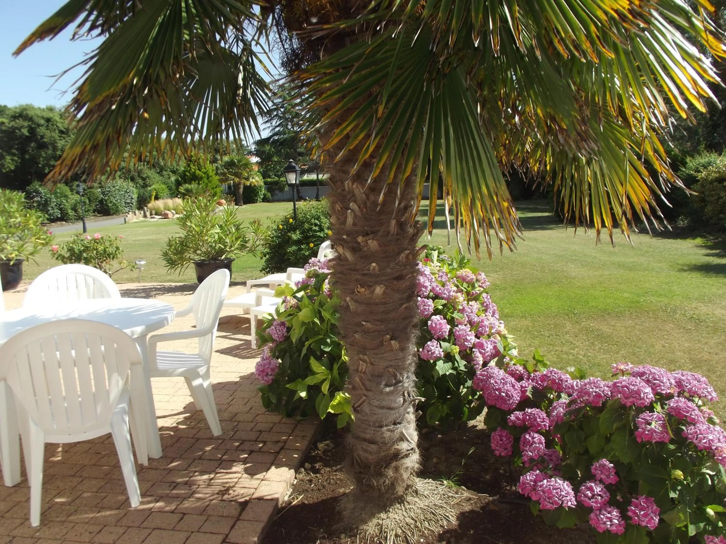 Garden view in Entre Terre et Mer