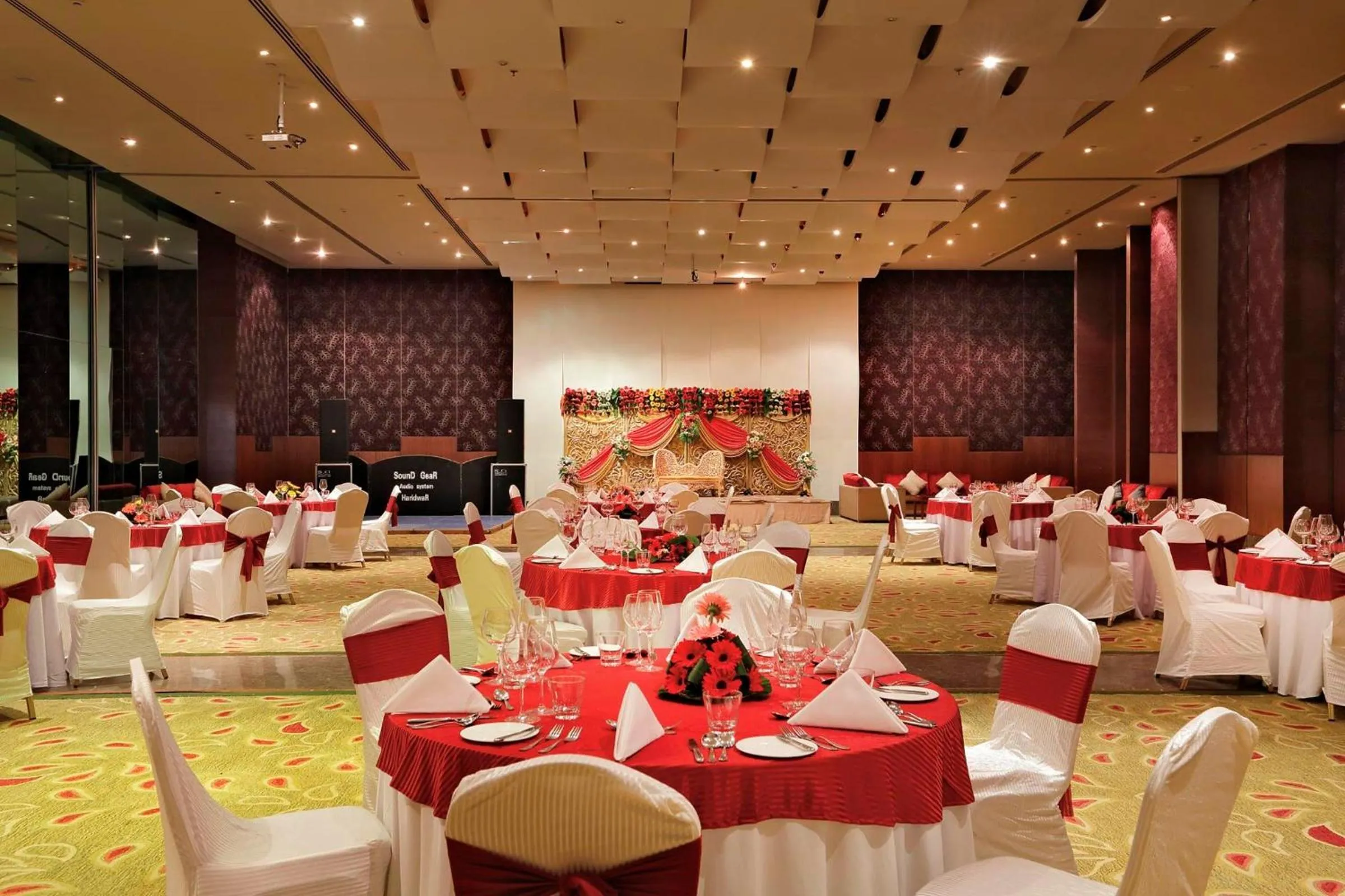 Banquet/Function facilities in Yashail Hotel Haridwar