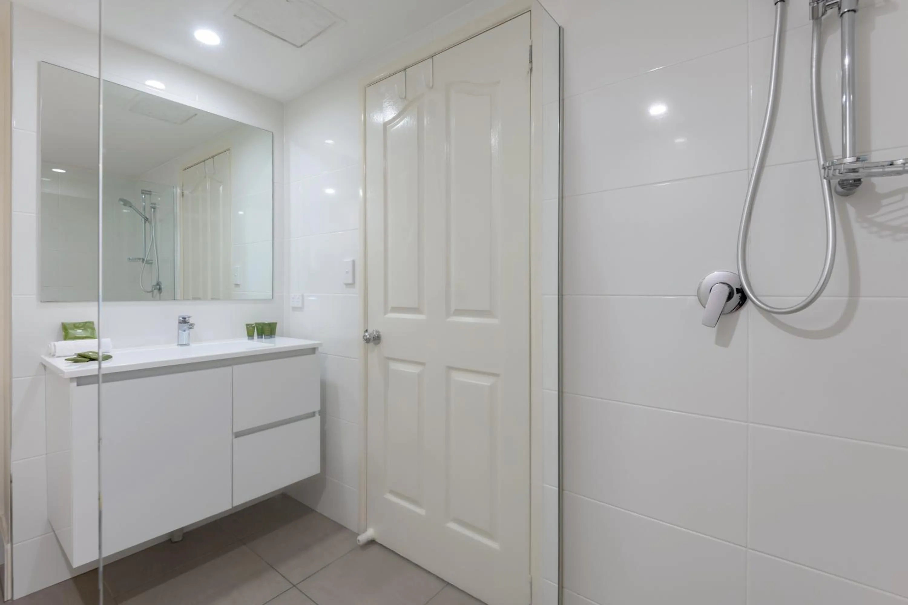 Shower in The Newport on Macrossan - Adults Only