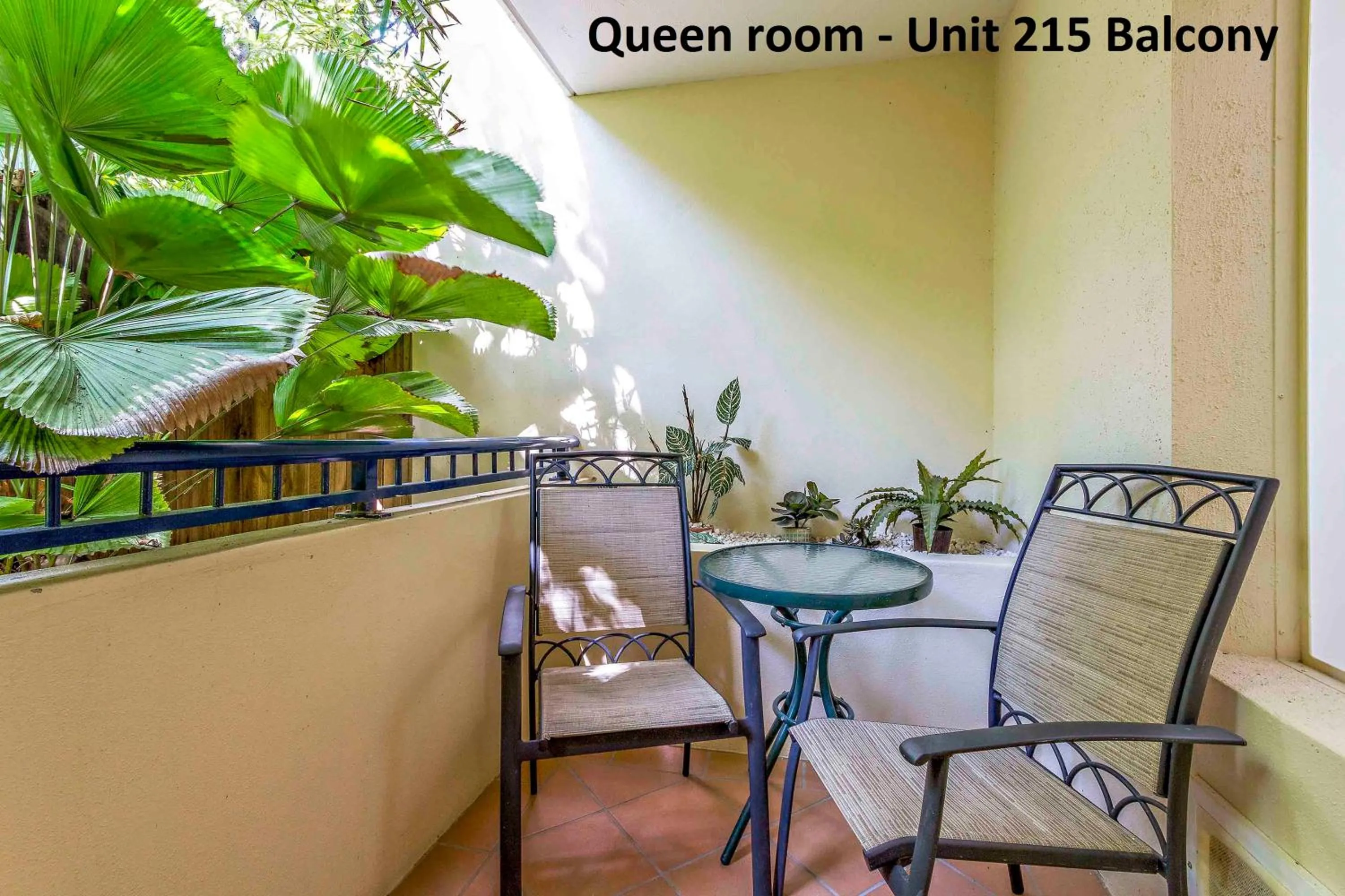 Balcony/Terrace in The Newport on Macrossan - Adults Only