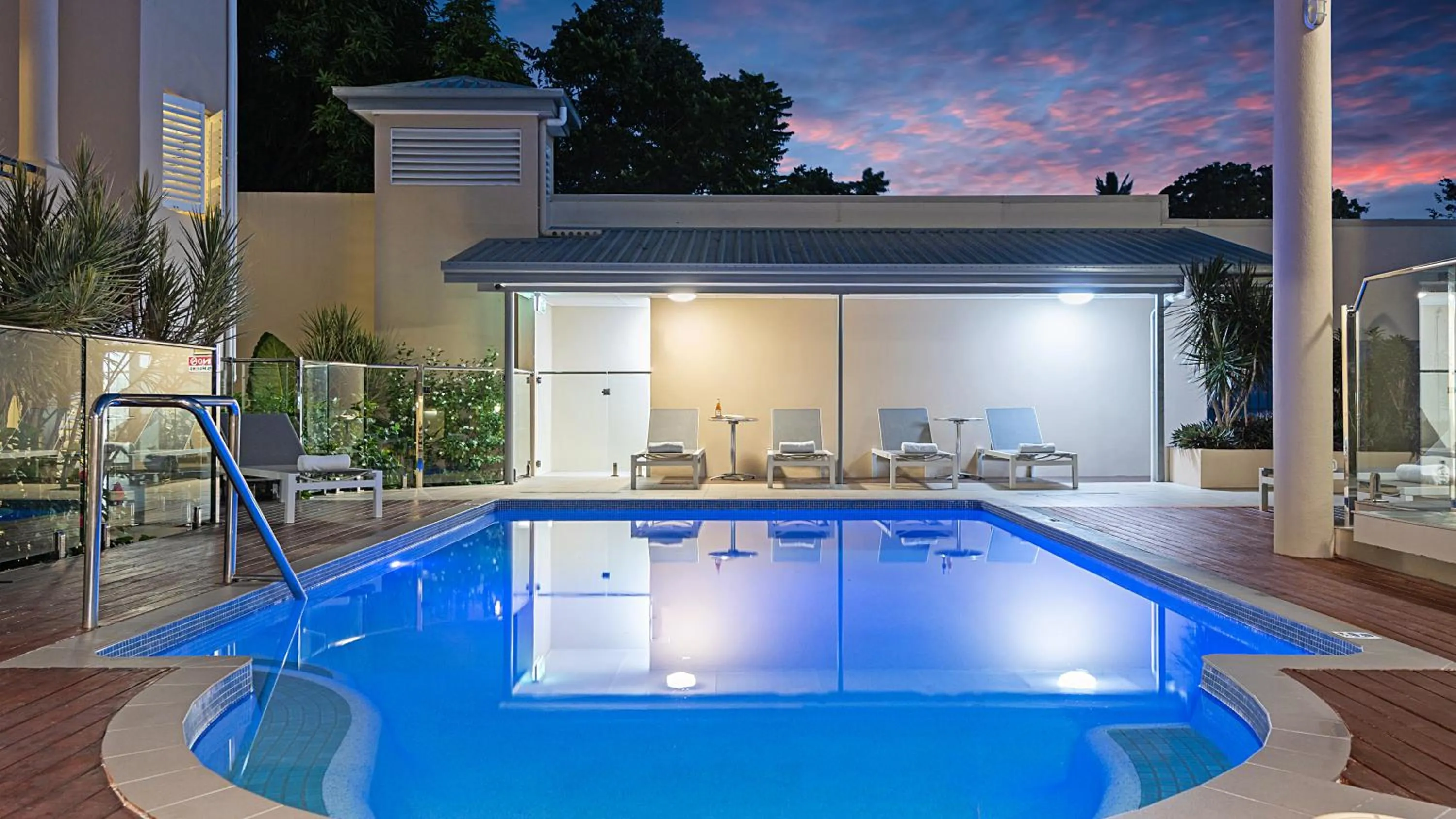 Evening entertainment in The Newport on Macrossan - Adults Only