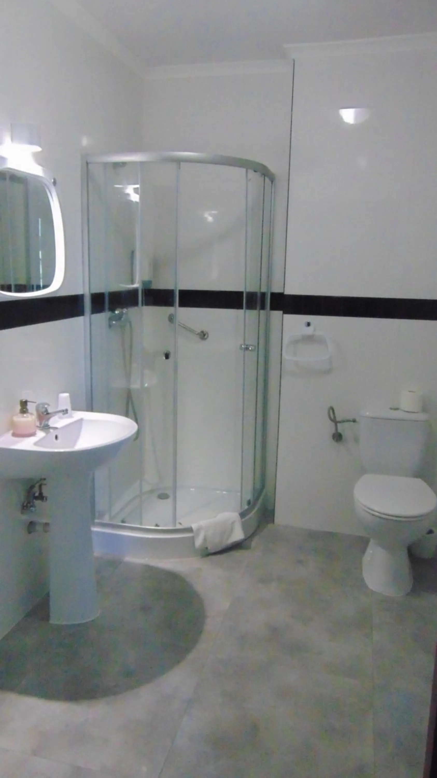 Shower in Hotel Zbyszko