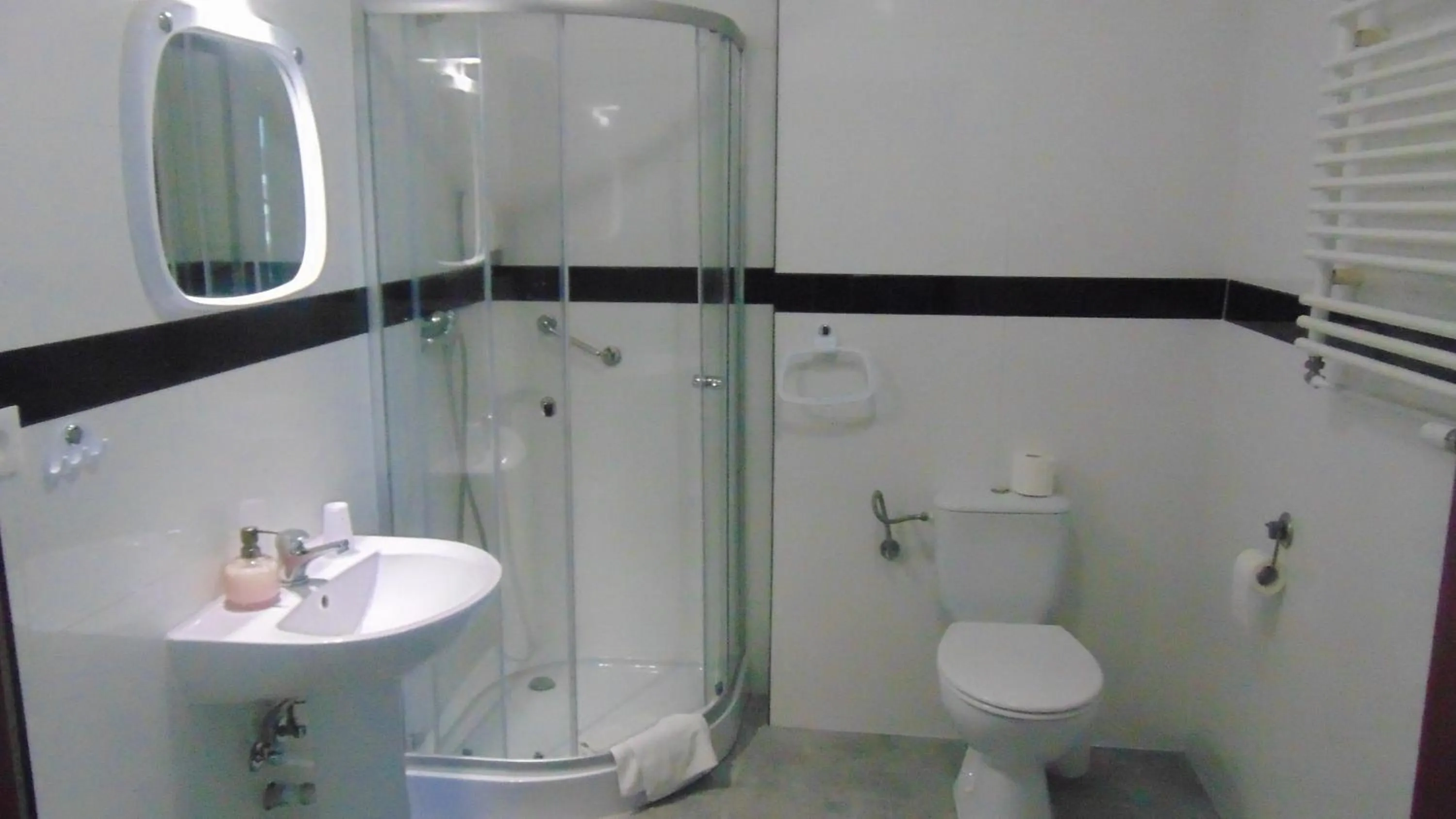 Shower in Hotel Zbyszko