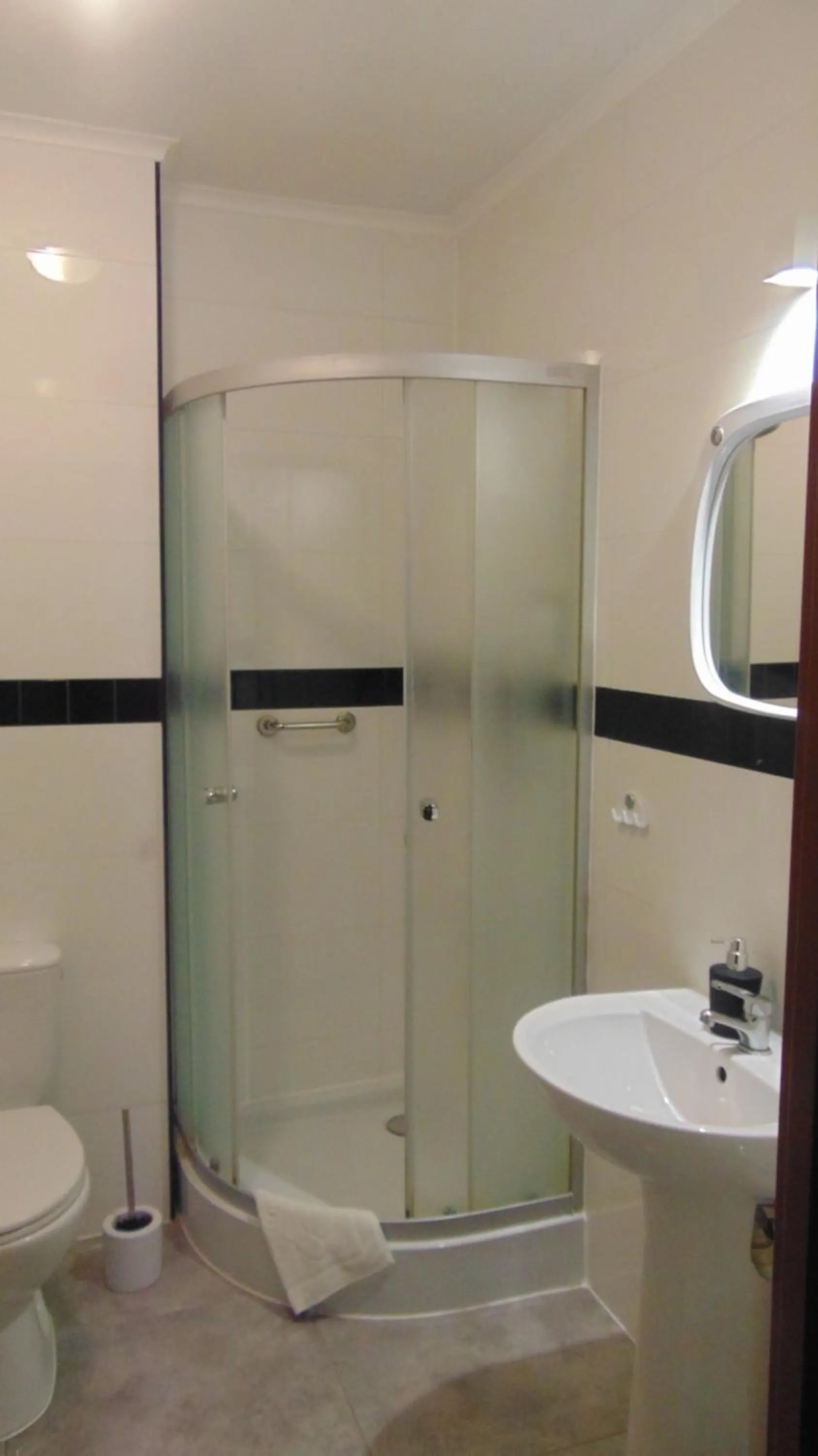 Shower in Hotel Zbyszko