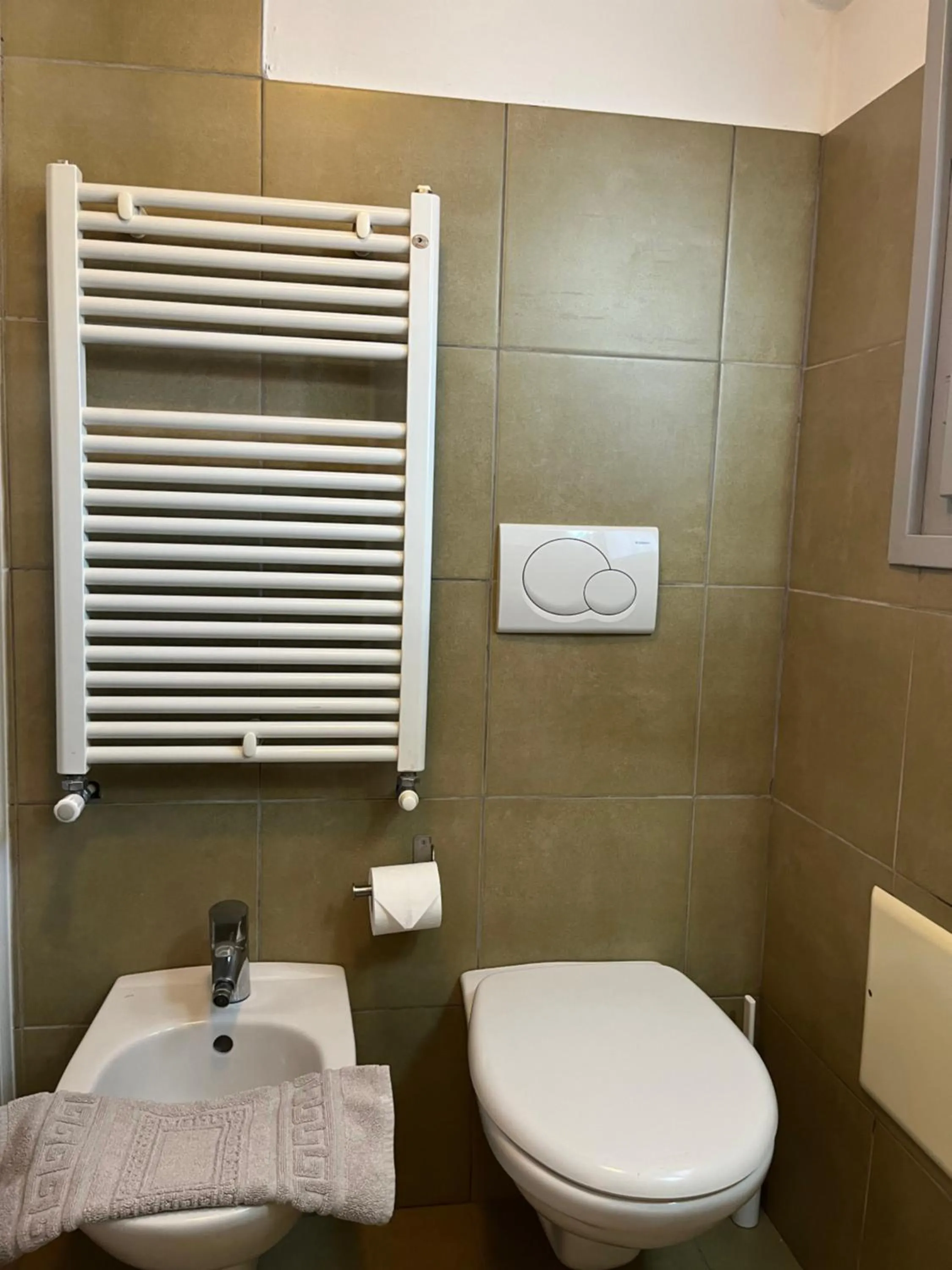 Toilet in Hotel Aurora