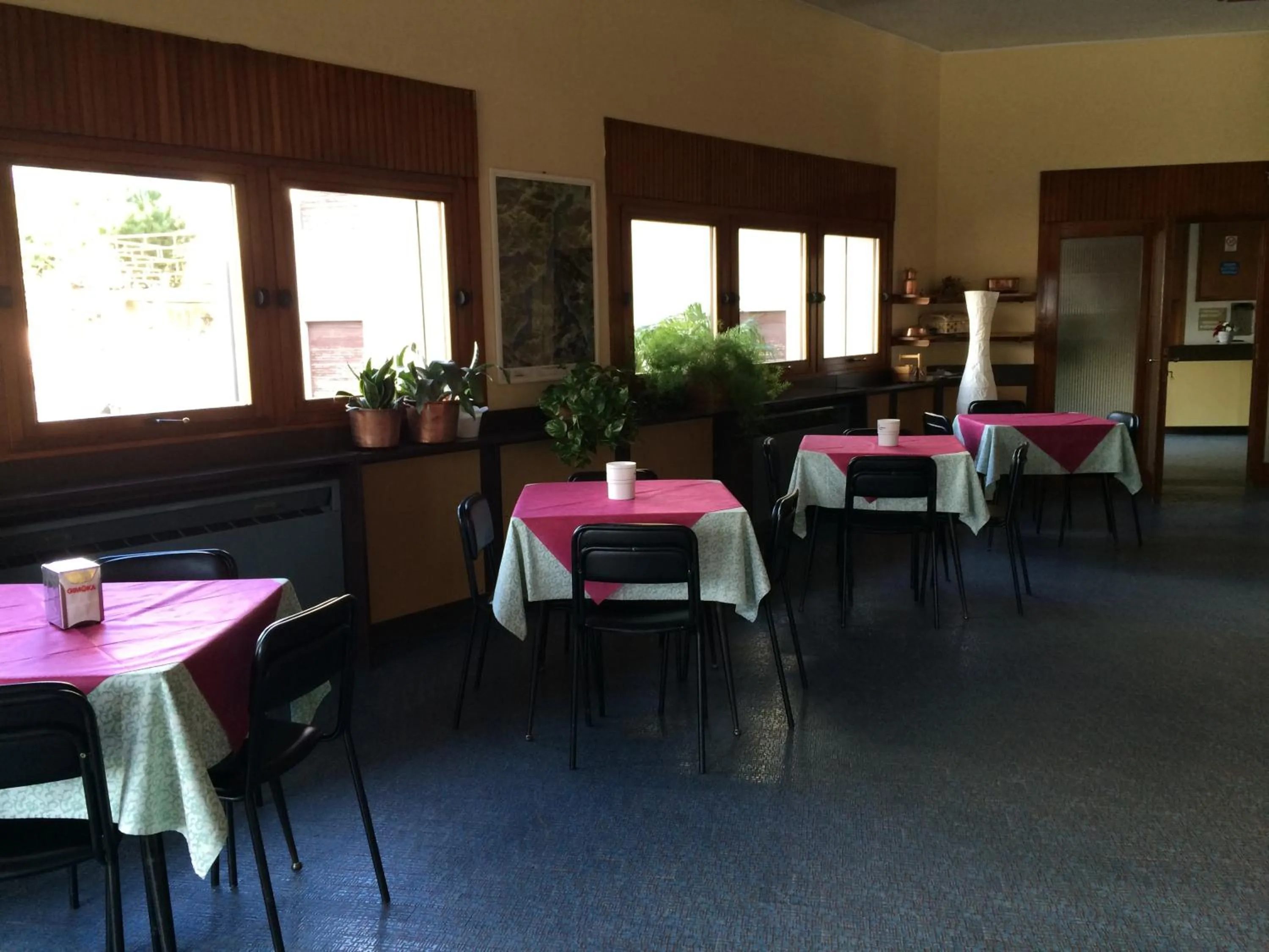 Restaurant/places to eat in Hotel Aurora