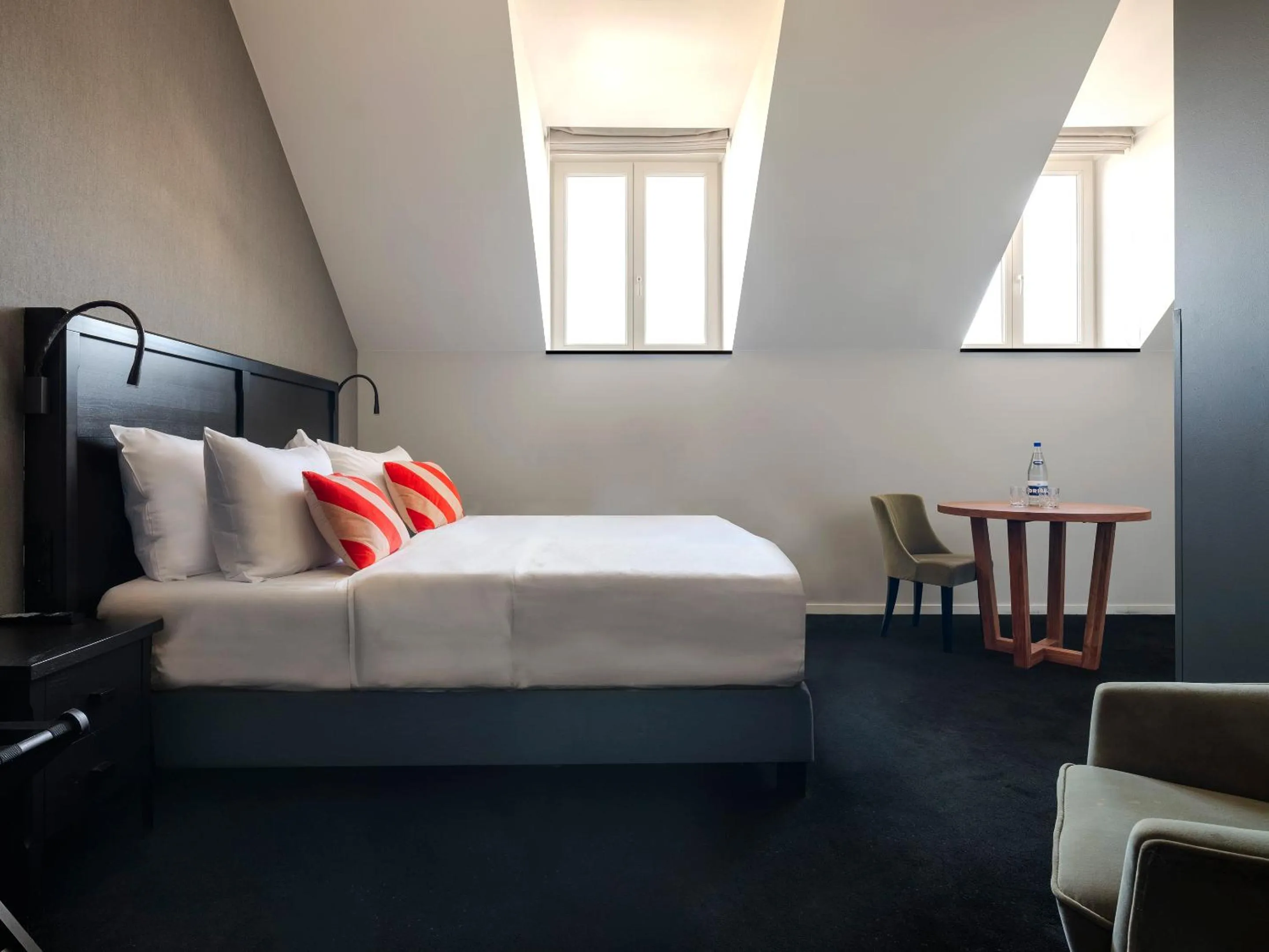 Seating area, Bed in Numa Brussels Lief