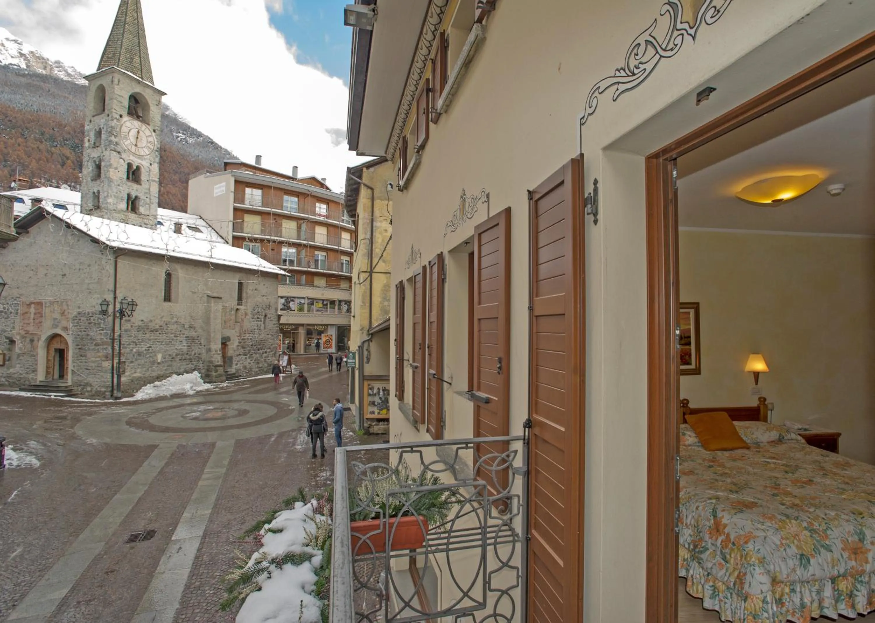 Property building in Hotel Silene Parking and Garage