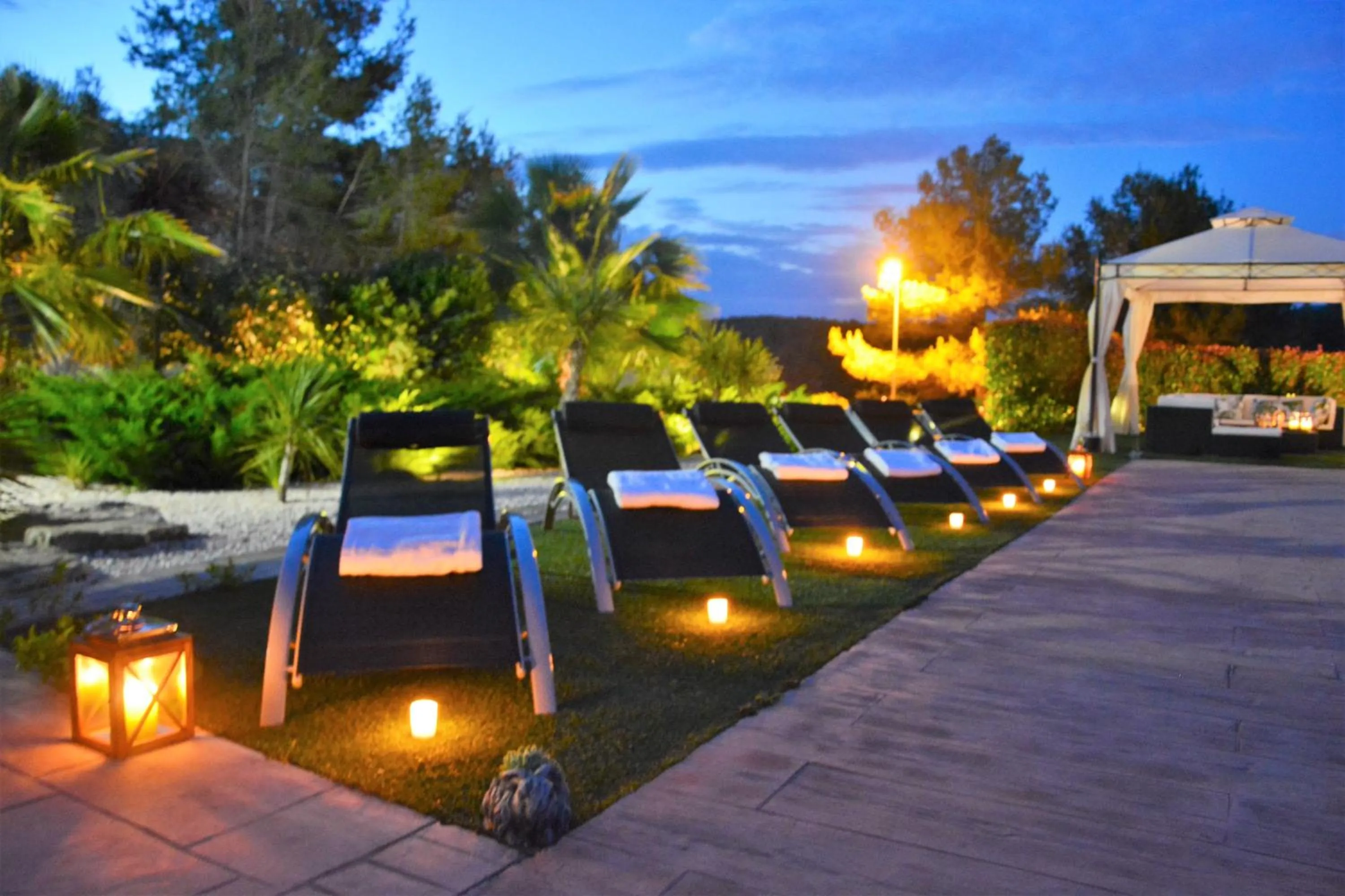 Off site in Villa Sitges La Calma 10 minutes drive Sitges 2 minutes walk Garraf Park AC