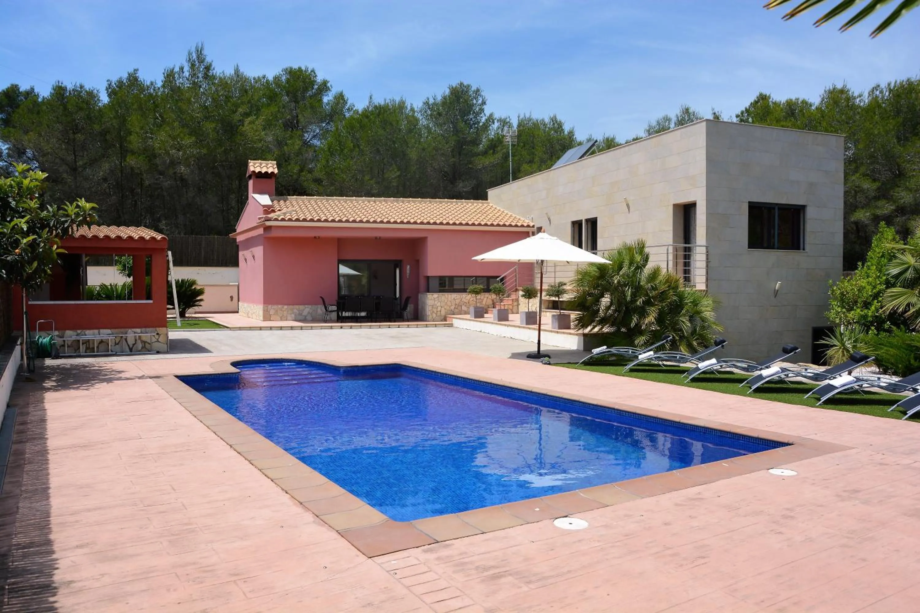 Off site in Villa Sitges La Calma 10 minutes drive Sitges 2 minutes walk Garraf Park AC