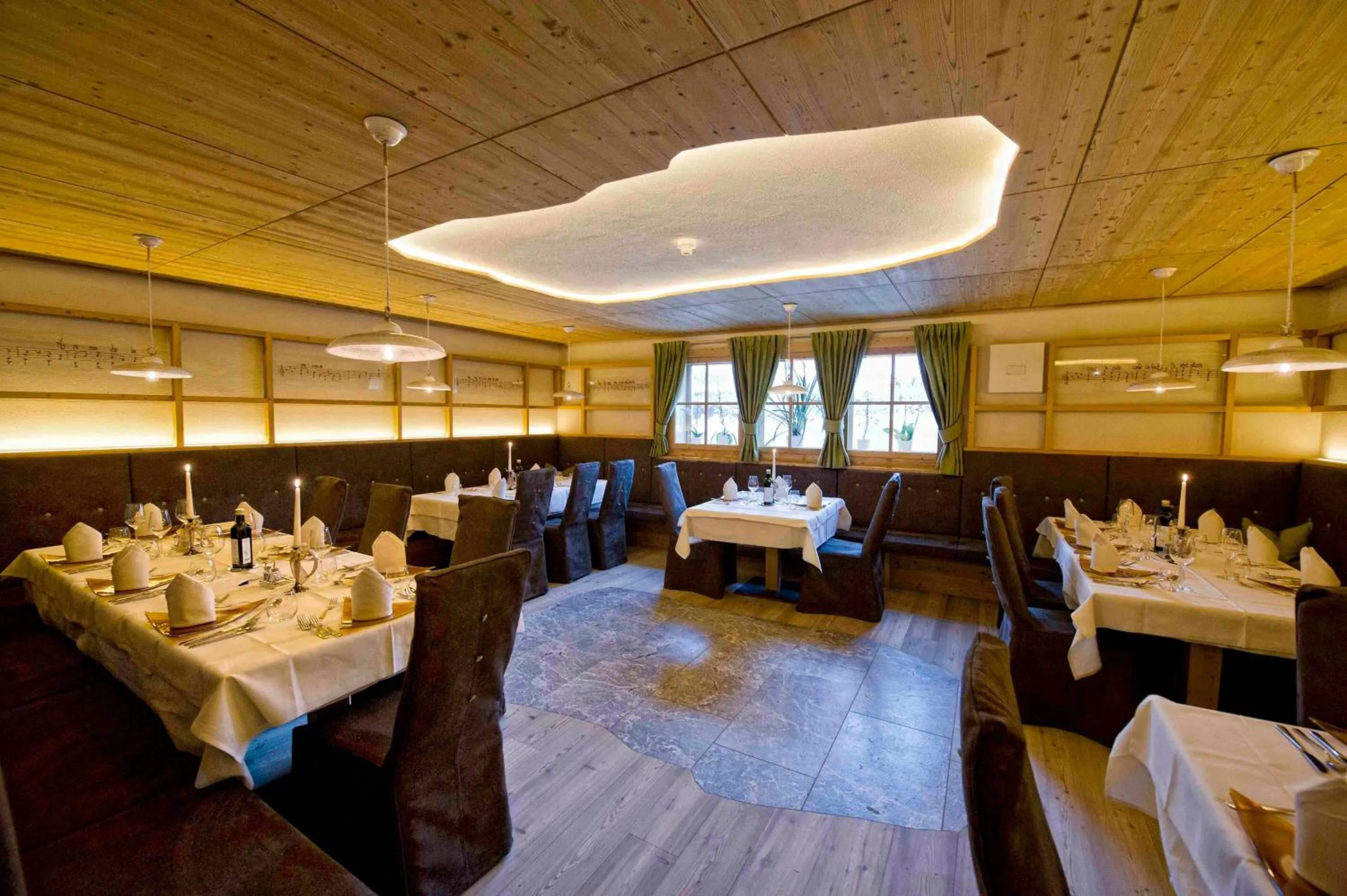 Restaurant/places to eat in Hotel Teresa