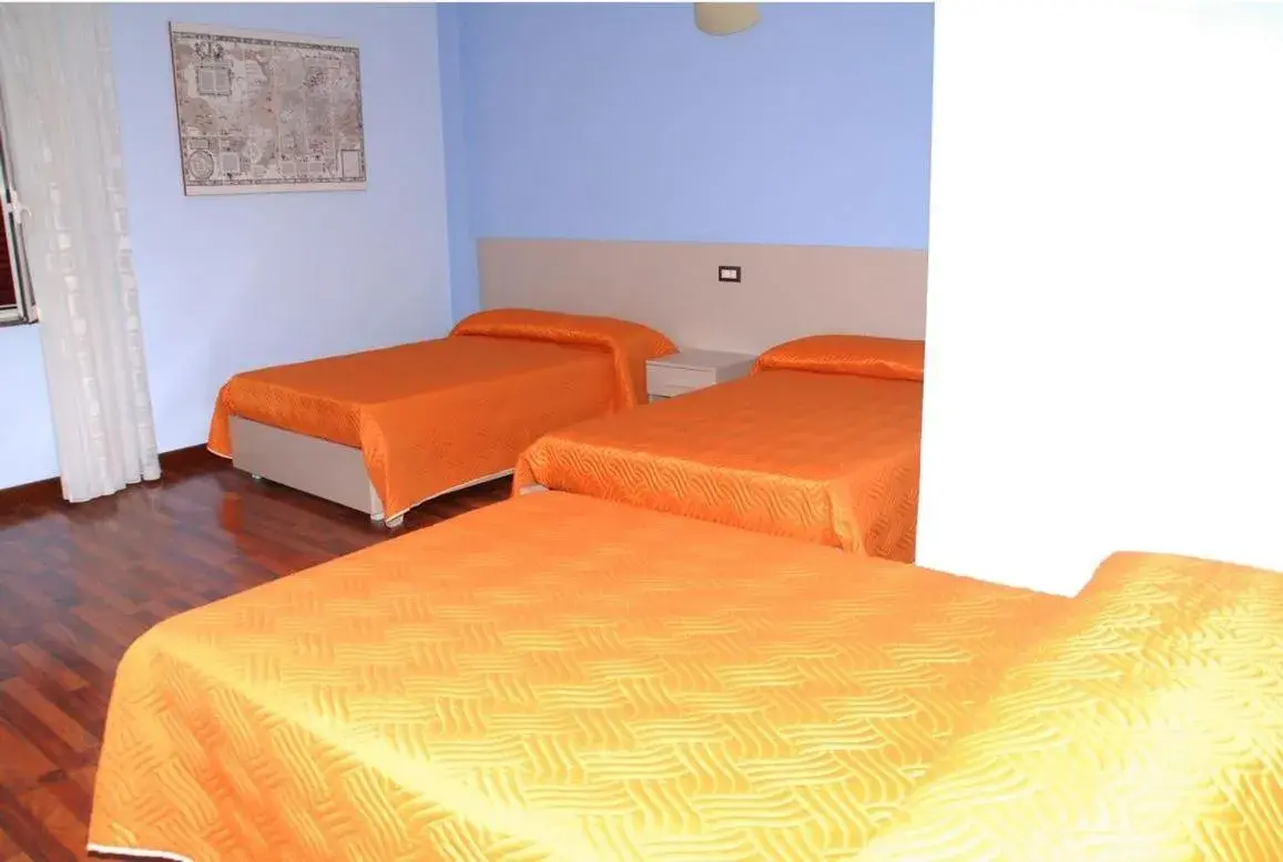 Triple Room with Private Bathroom - single occupancy in Residence Jano Triple Room with Private Bathroom - single occupancy in Residence Jano