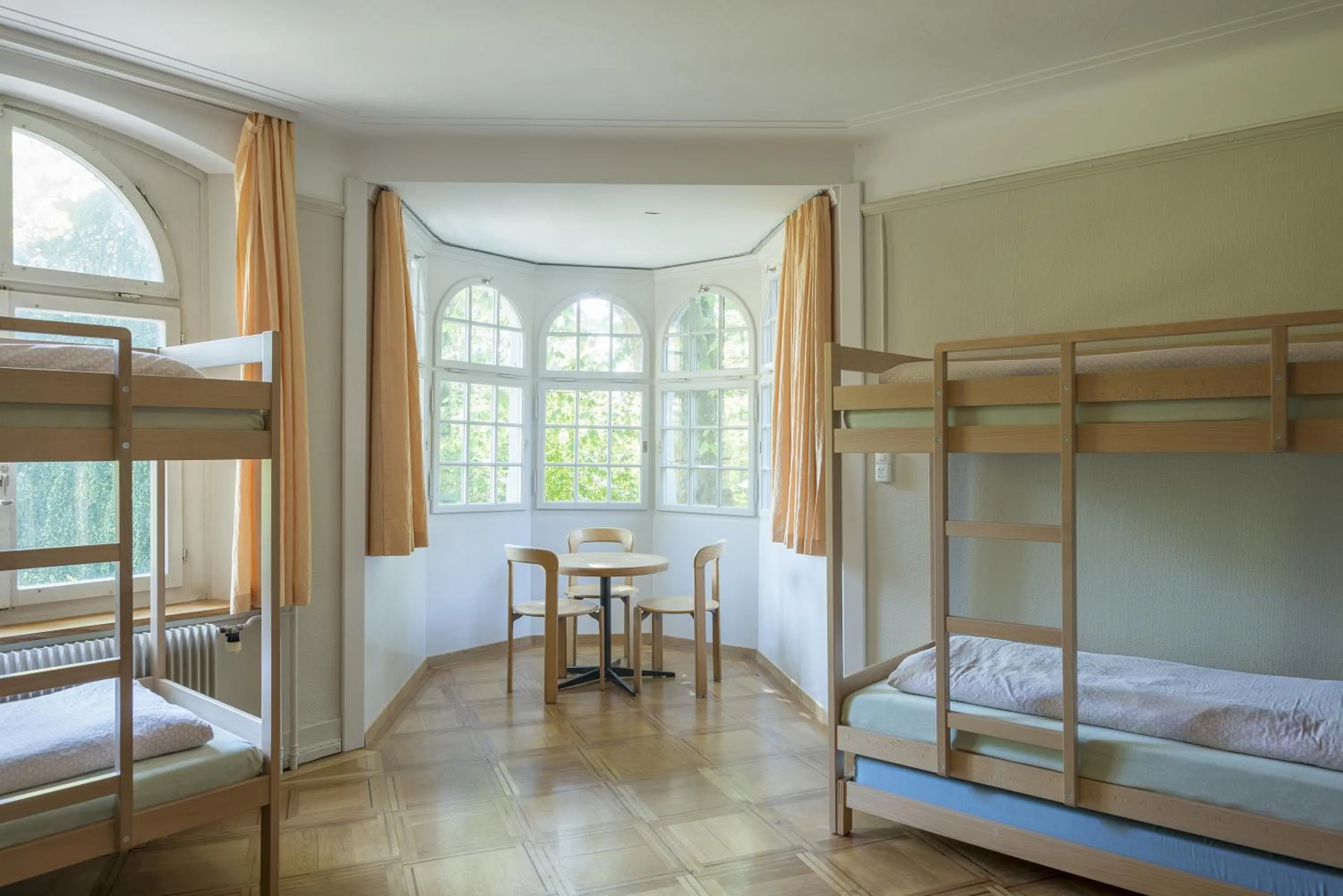 Photo of the whole room, Bed in Schaffhausen Youth Hostel