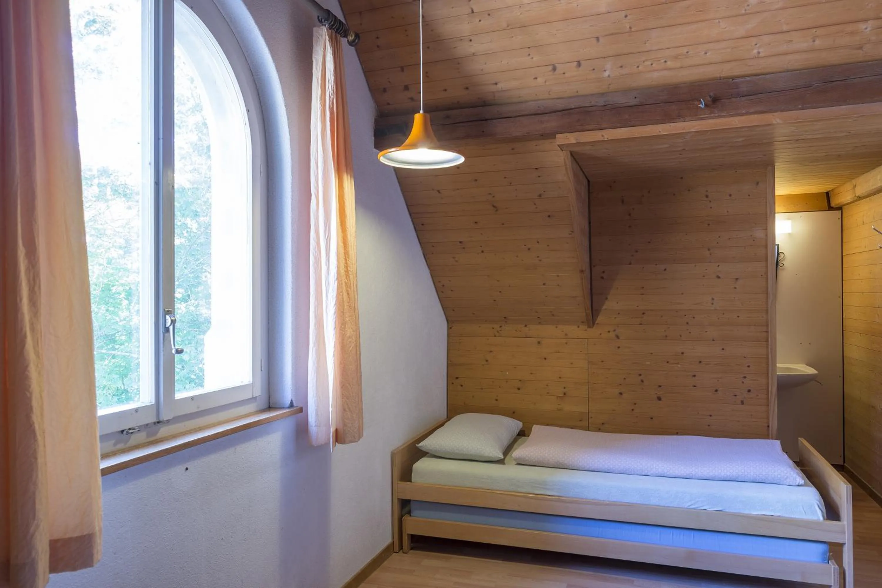 Photo of the whole room, Bed in Schaffhausen Youth Hostel