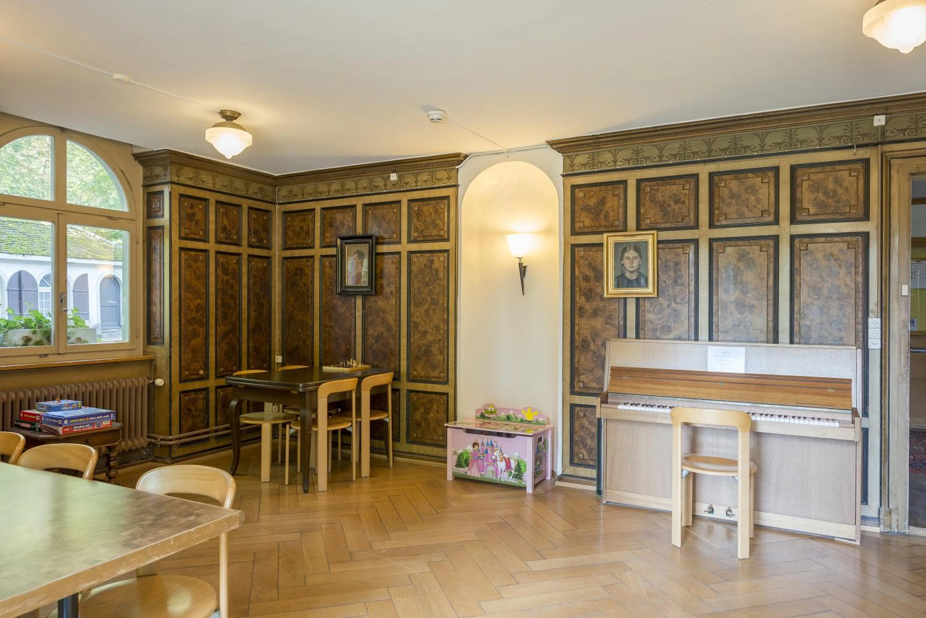 Communal lounge/ TV room in Schaffhausen Youth Hostel