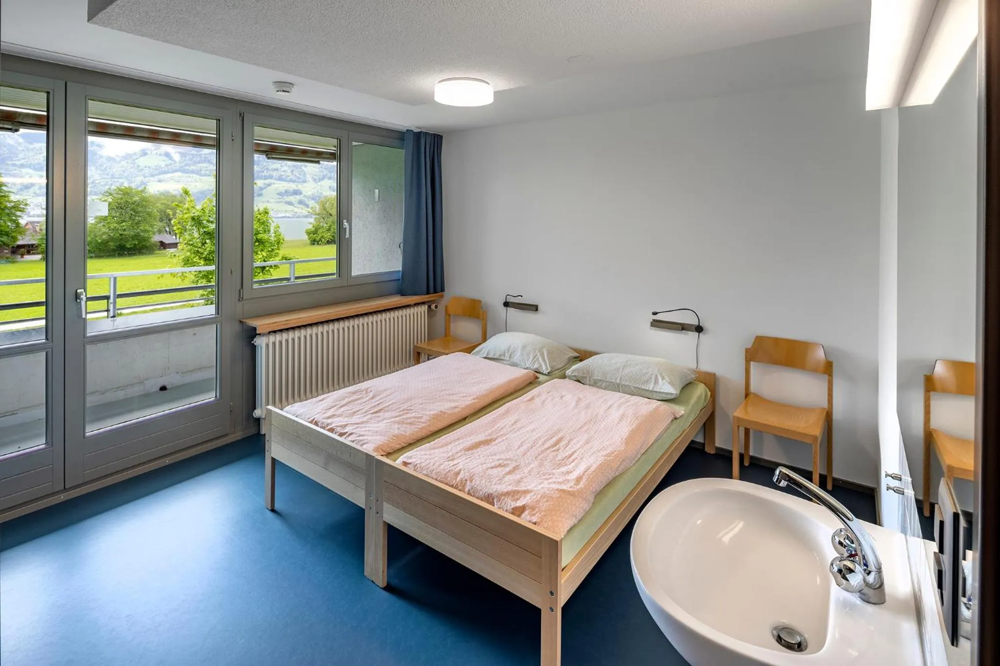 Photo of the whole room, Bed in Rapperswil-Jona Youth Hostel