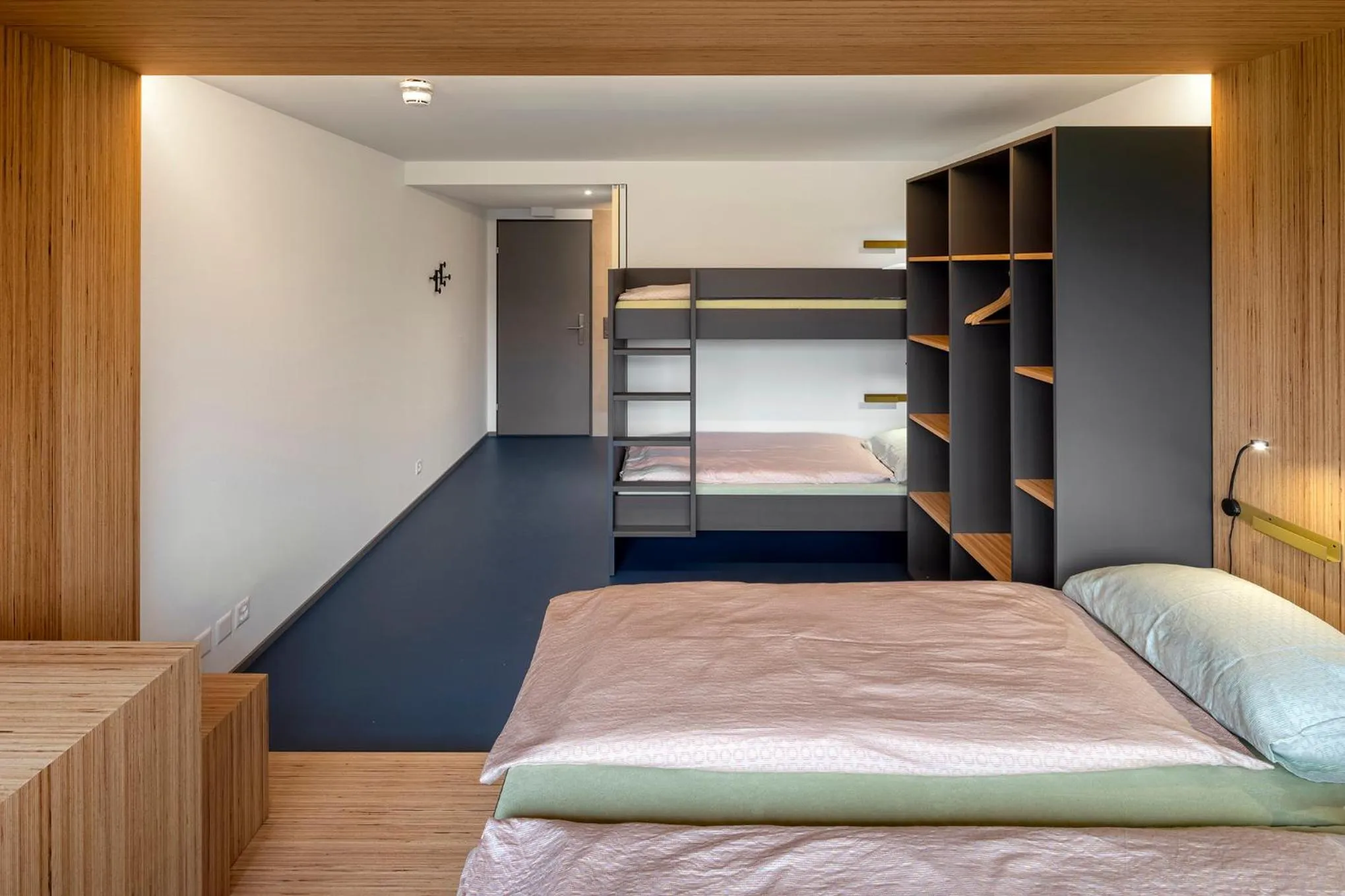 Photo of the whole room, Bed in Rapperswil-Jona Youth Hostel