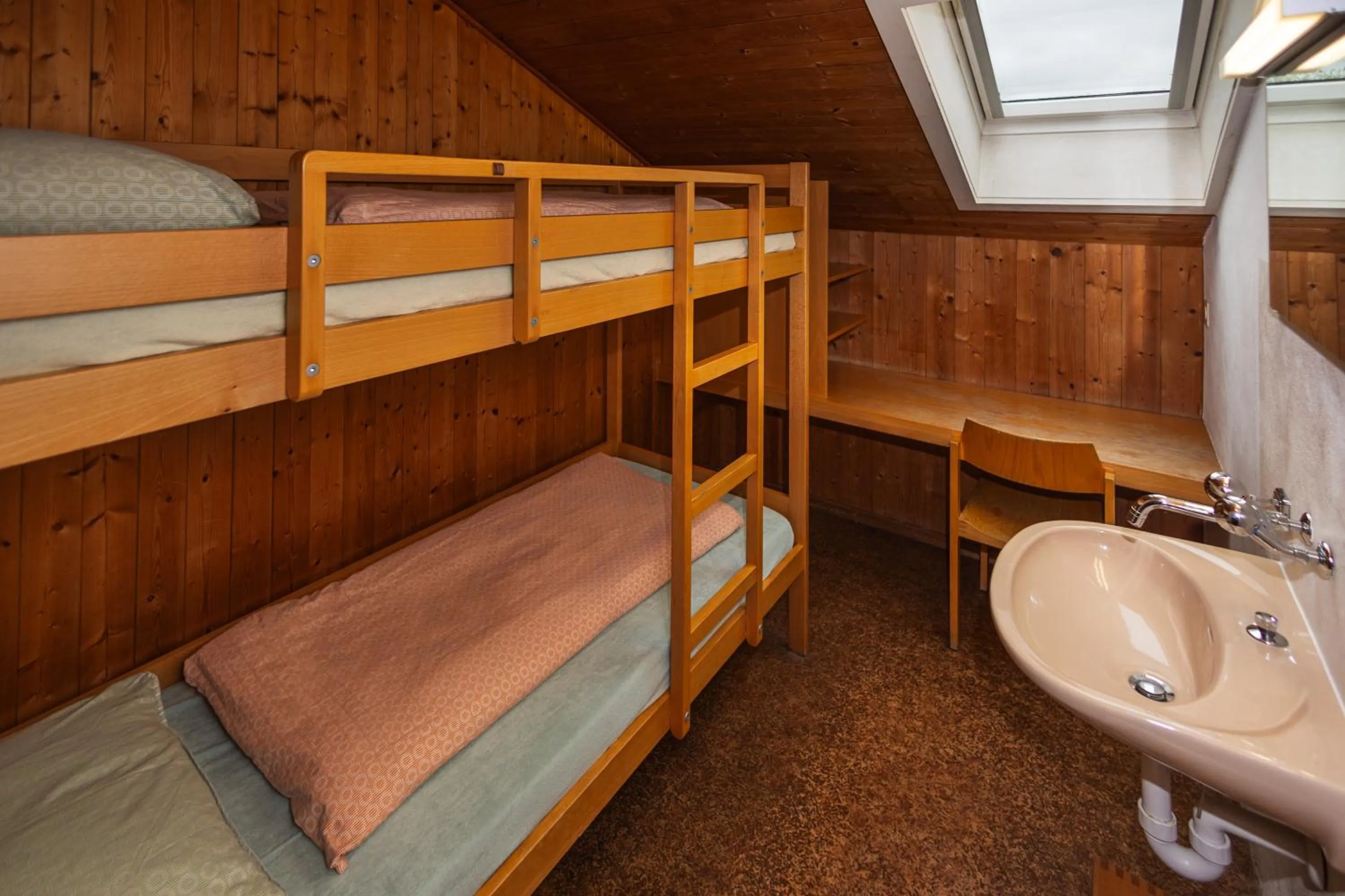 Bedroom, Bed in Stein am Rhein Youth Hostel