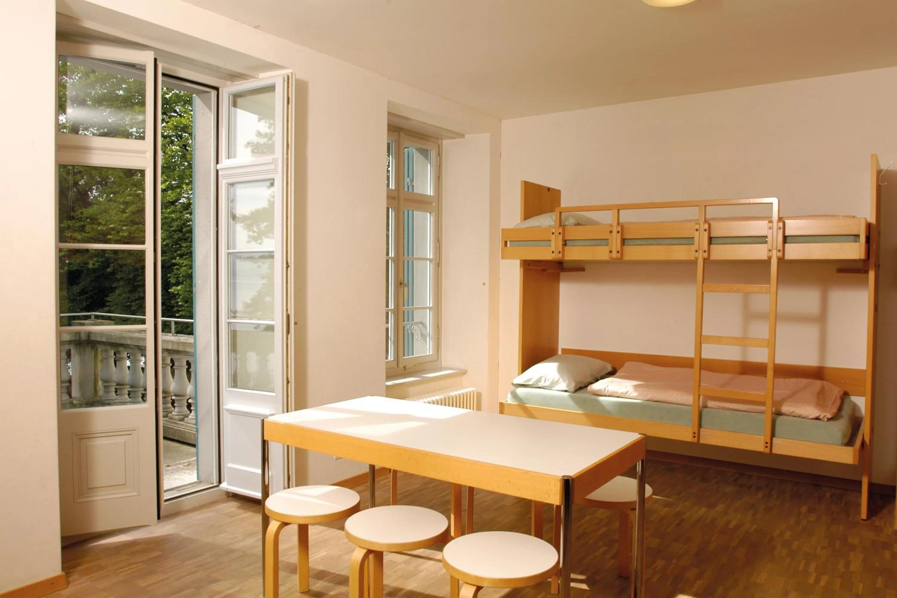 Photo of the whole room, Bed in Richterswil Youth Hostel