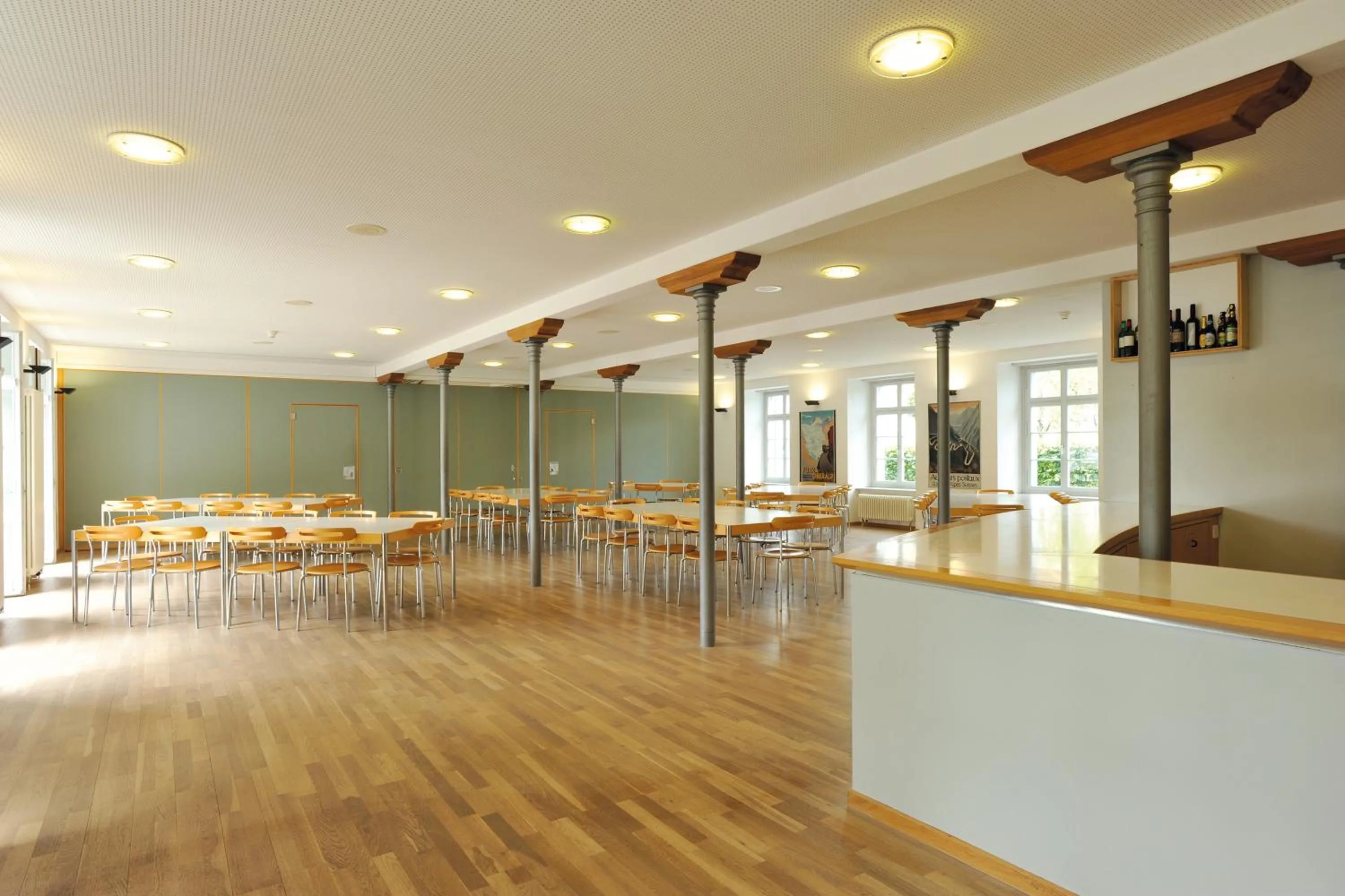 Restaurant/places to eat in Richterswil Youth Hostel