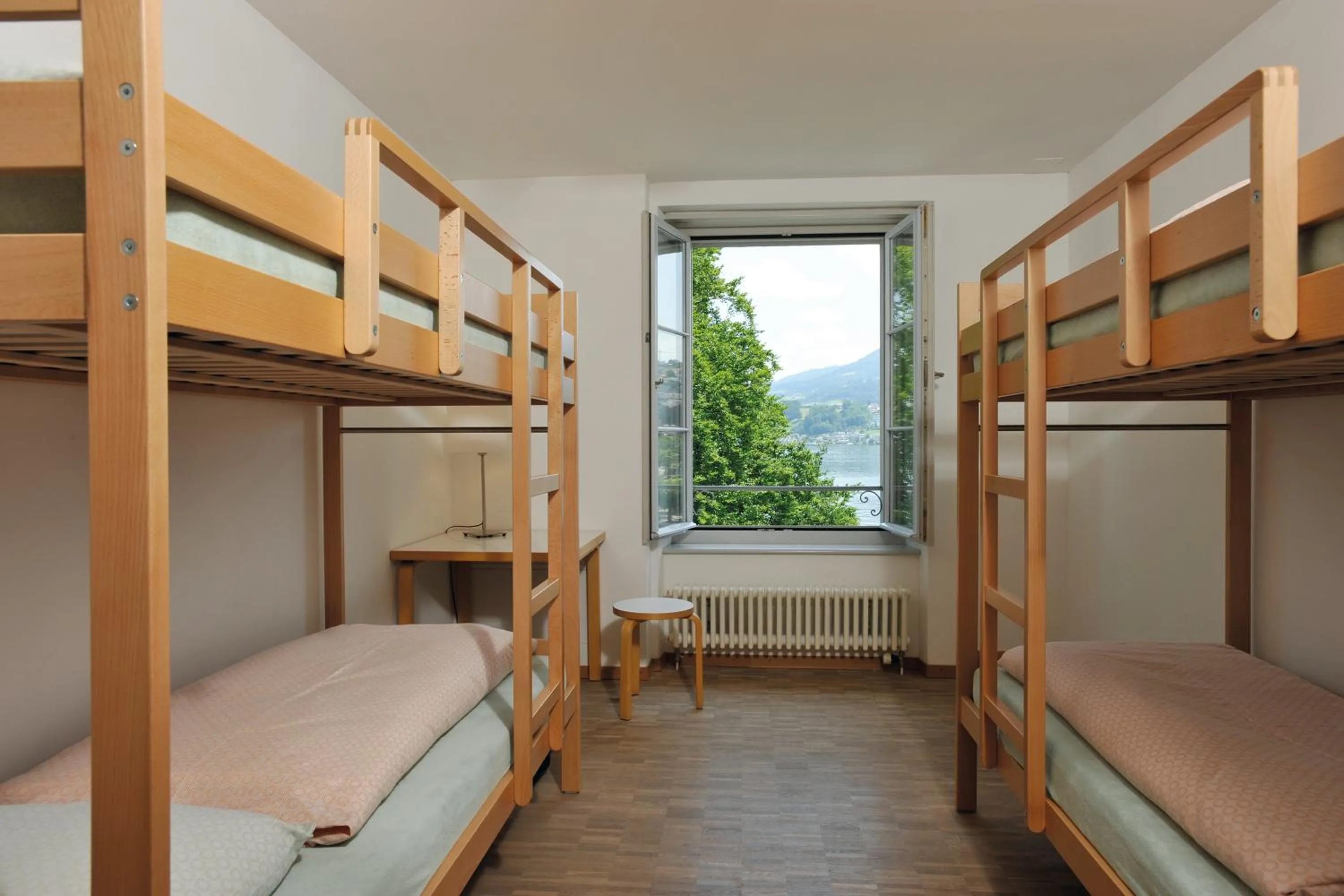 Photo of the whole room, Bed in Richterswil Youth Hostel