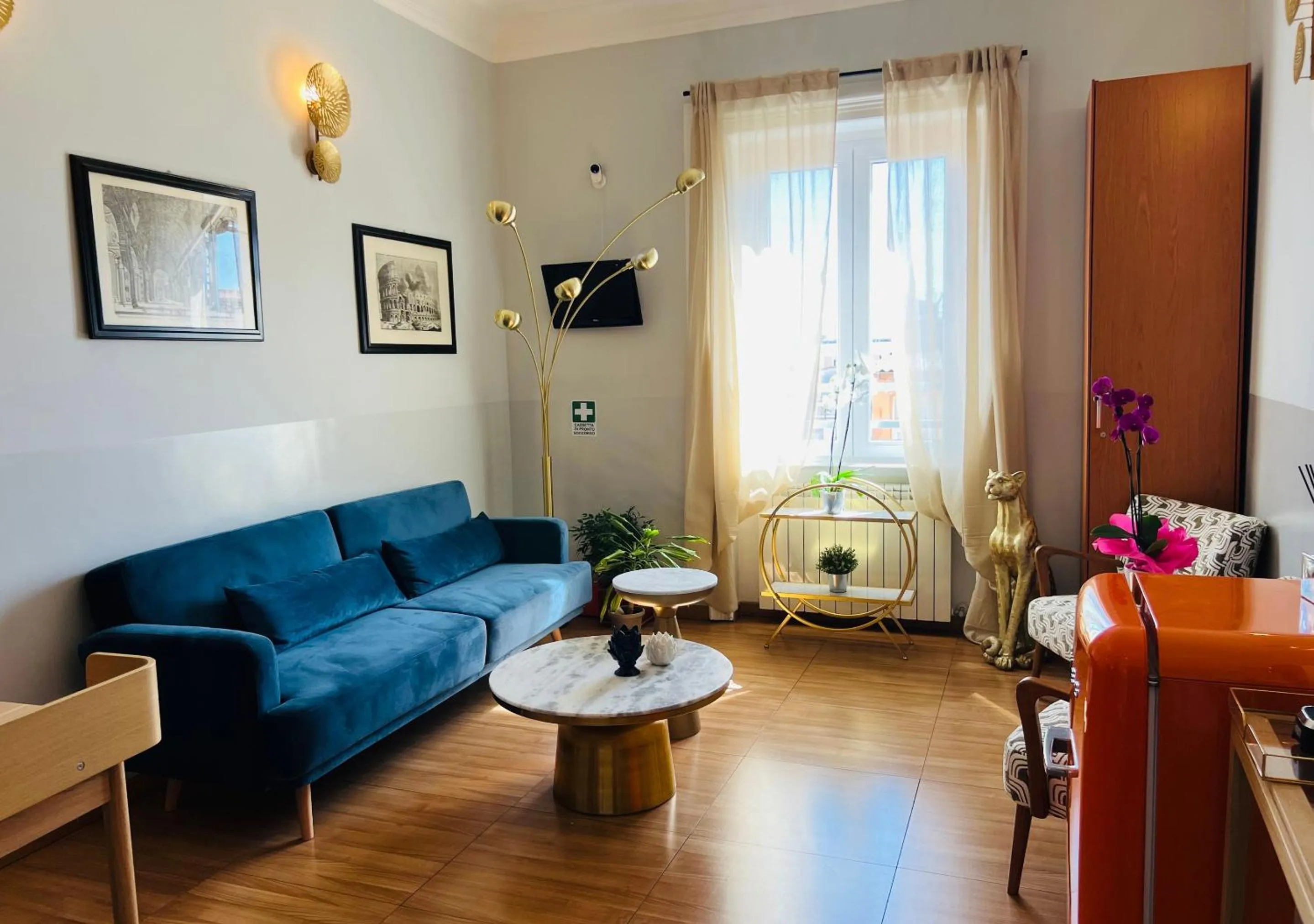 Living room in Bon Ton Design Rooms by DOT Suites