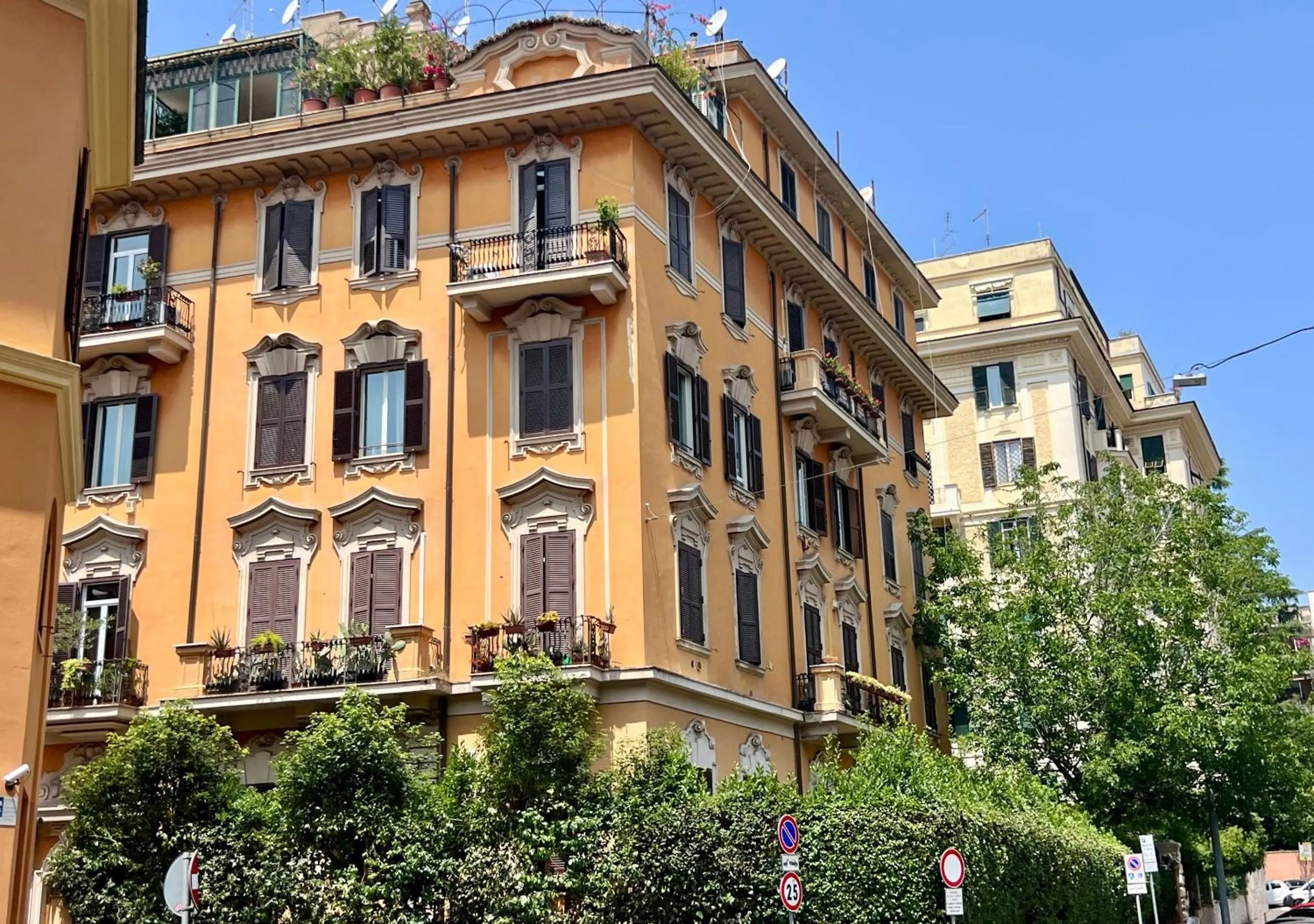 City view in Bon Ton Design Rooms by DOT Suites