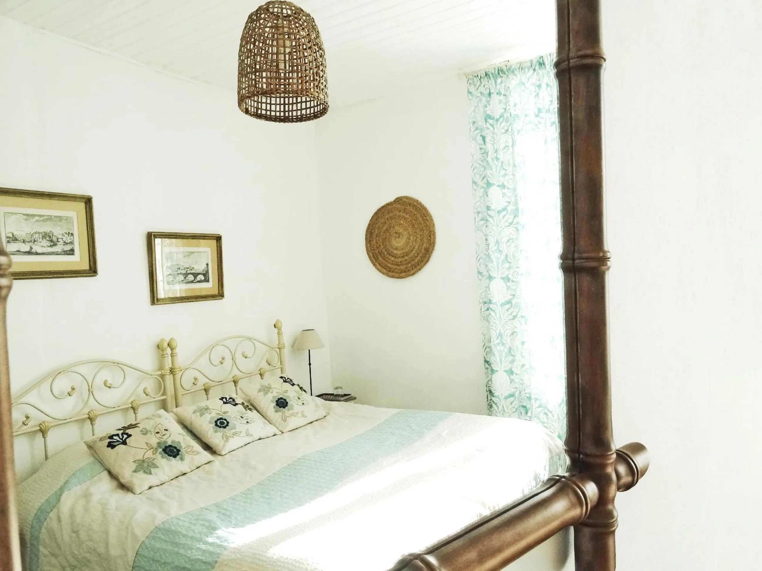 Bed in Maison de Fortitude Chambres d'hotes